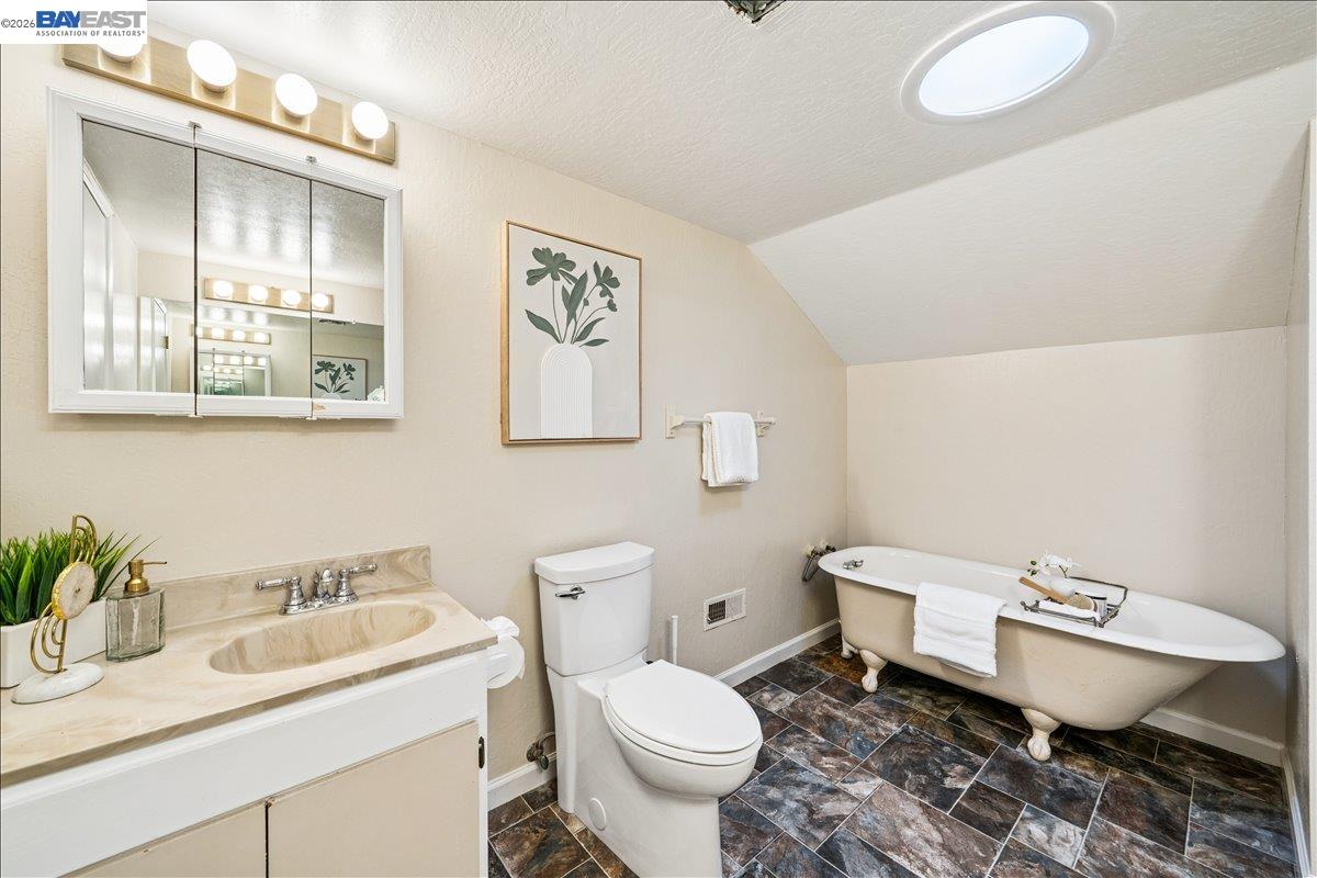 Detail Gallery Image 29 of 40 For 409 Alameda Dr, Livermore,  CA 94551 - 4 Beds | 2 Baths