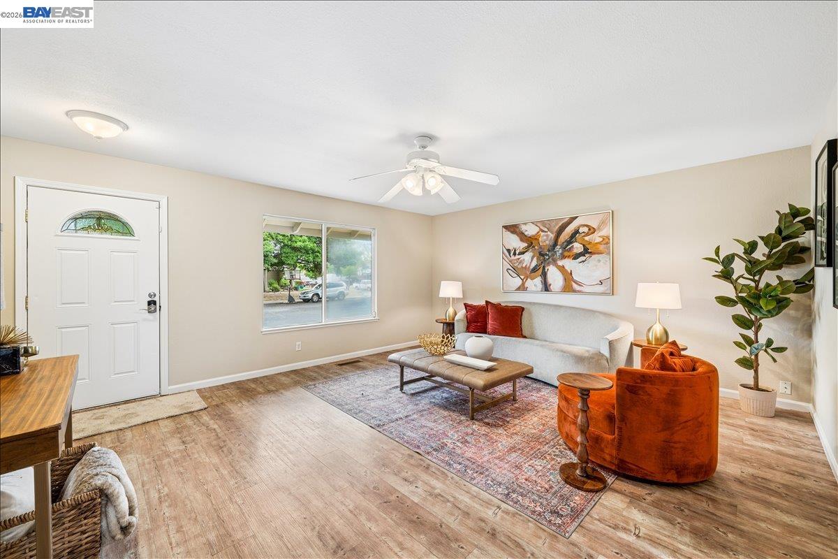 Detail Gallery Image 4 of 40 For 409 Alameda Dr, Livermore,  CA 94551 - 4 Beds | 2 Baths