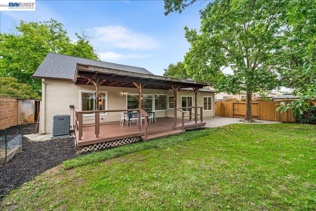 Detail Gallery Image 37 of 40 For 409 Alameda Dr, Livermore,  CA 94551 - 4 Beds | 2 Baths