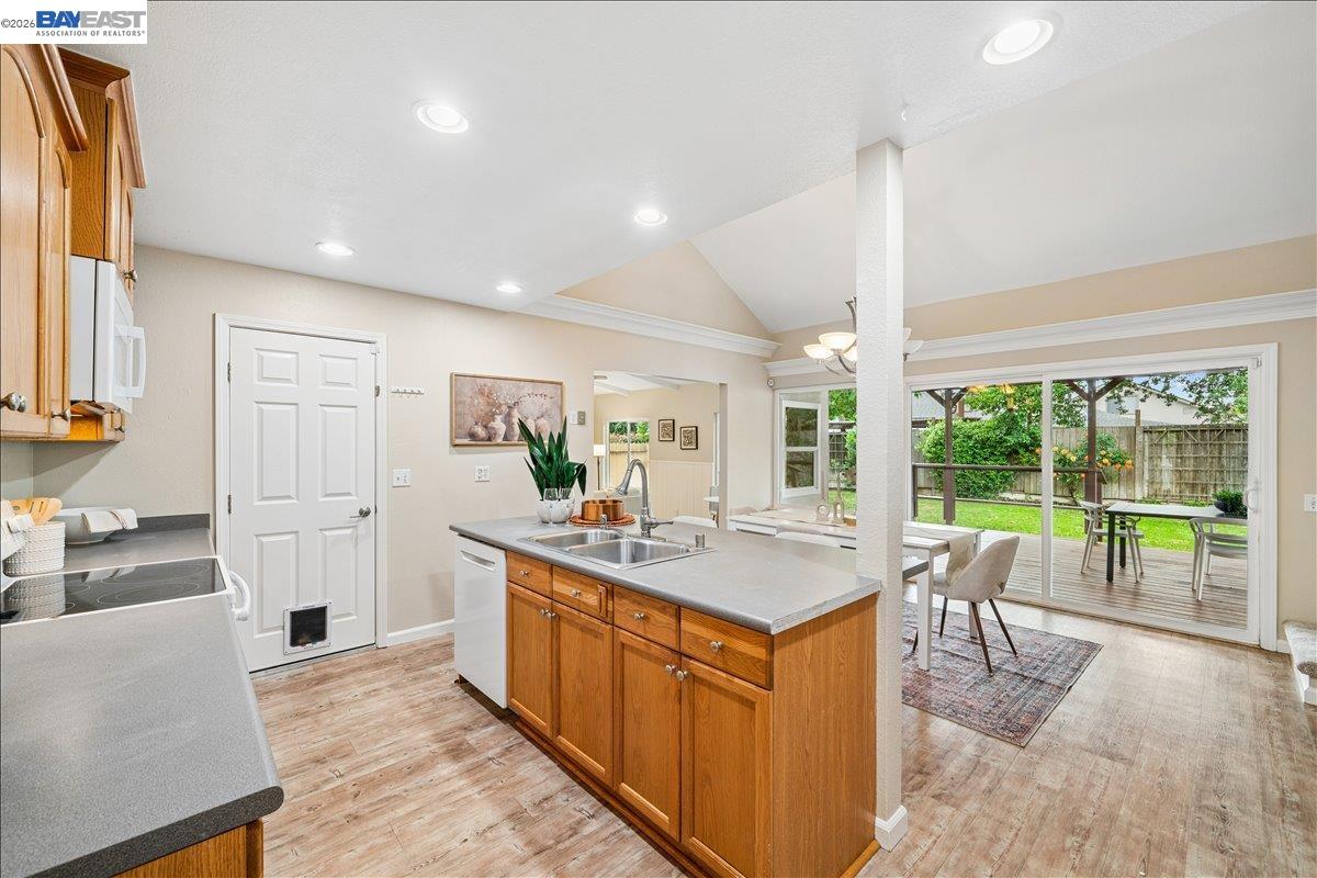 Detail Gallery Image 8 of 40 For 409 Alameda Dr, Livermore,  CA 94551 - 4 Beds | 2 Baths