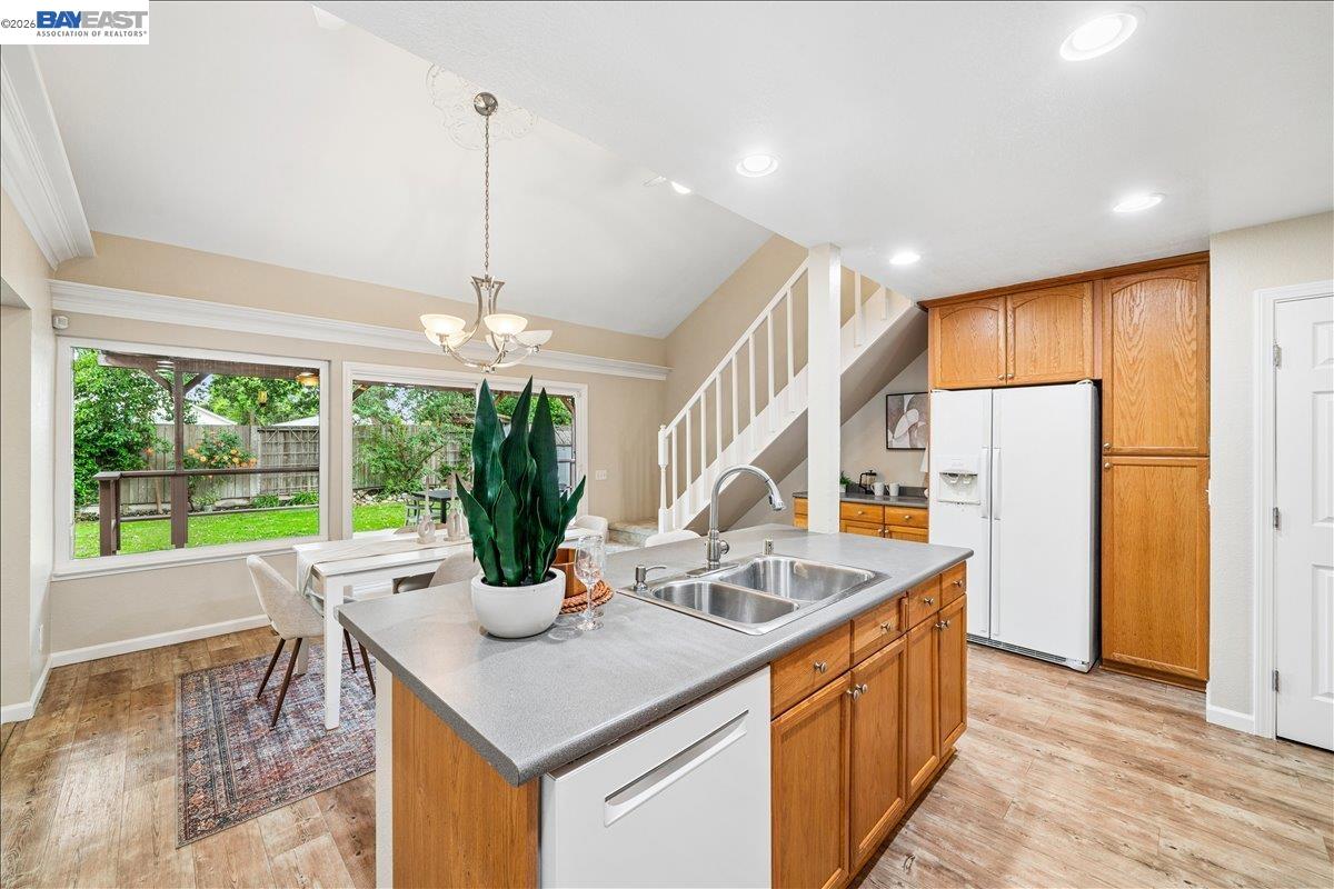 Detail Gallery Image 9 of 40 For 409 Alameda Dr, Livermore,  CA 94551 - 4 Beds | 2 Baths