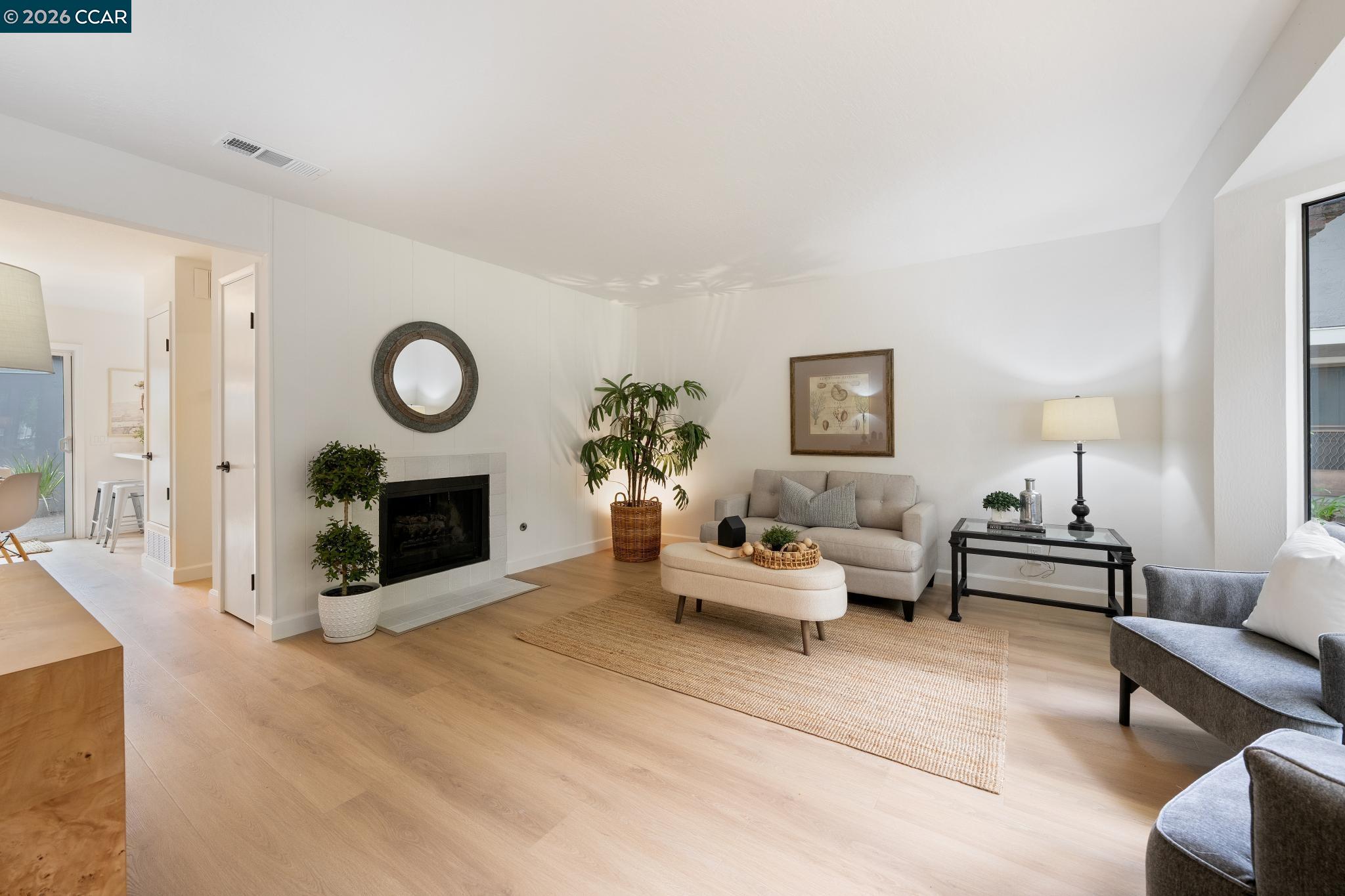 Photo #2: 41131897 Listing: Photo #2