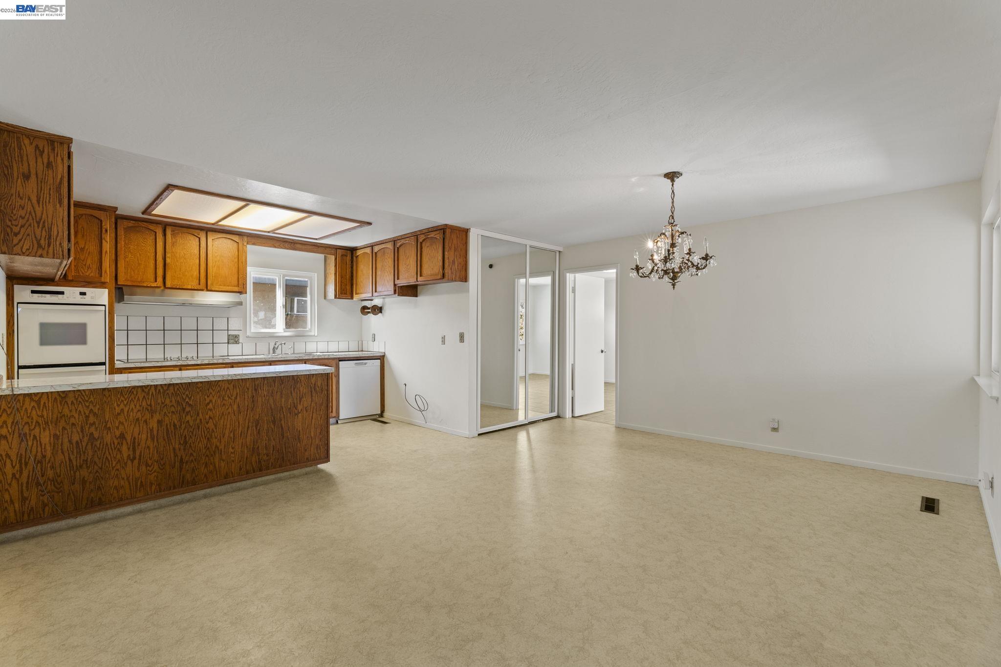 Detail Gallery Image 8 of 46 For 40272 Davis St, Fremont,  CA 94538 - 4 Beds | 2/1 Baths