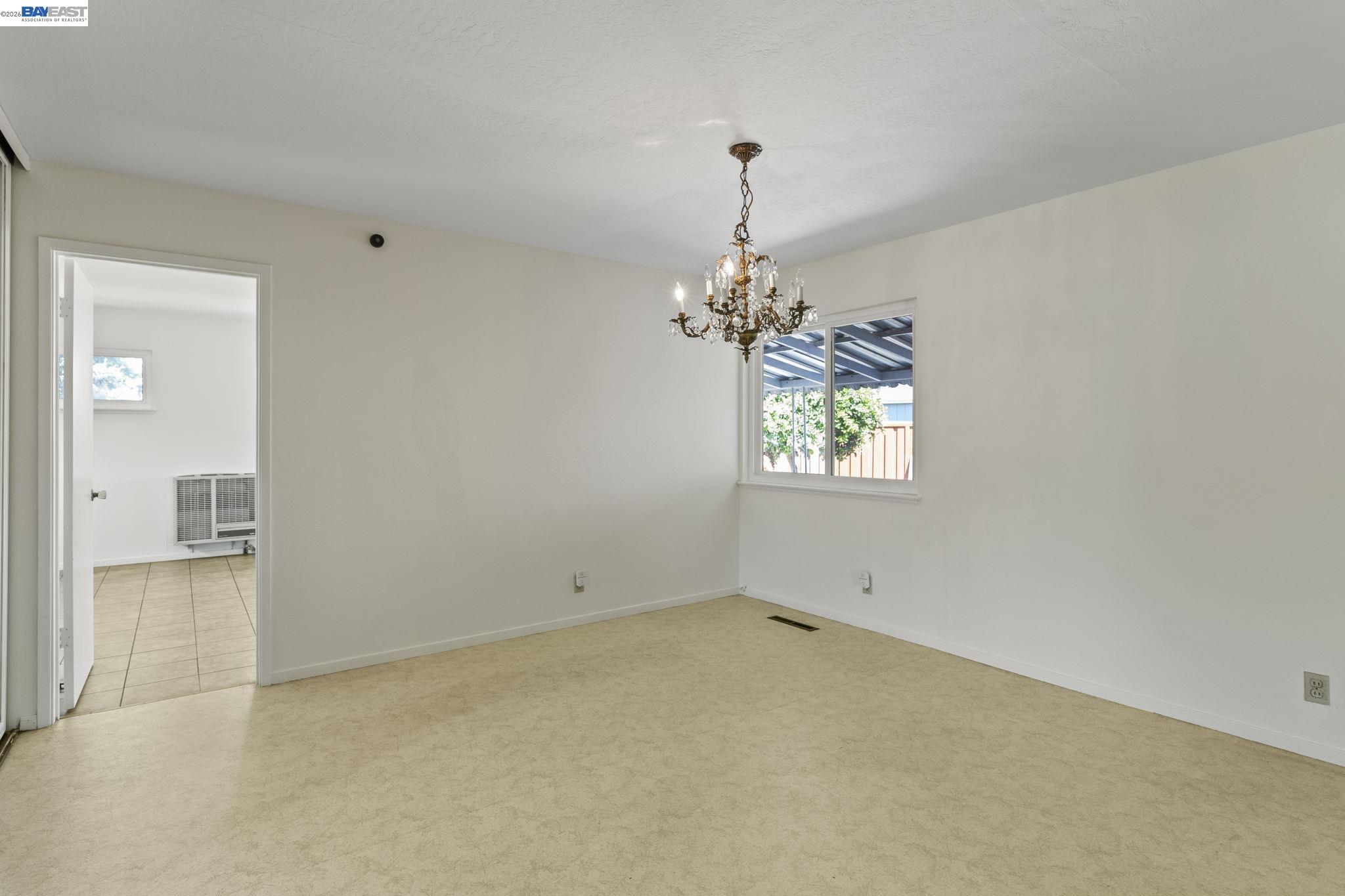 Detail Gallery Image 10 of 46 For 40272 Davis St, Fremont,  CA 94538 - 4 Beds | 2/1 Baths