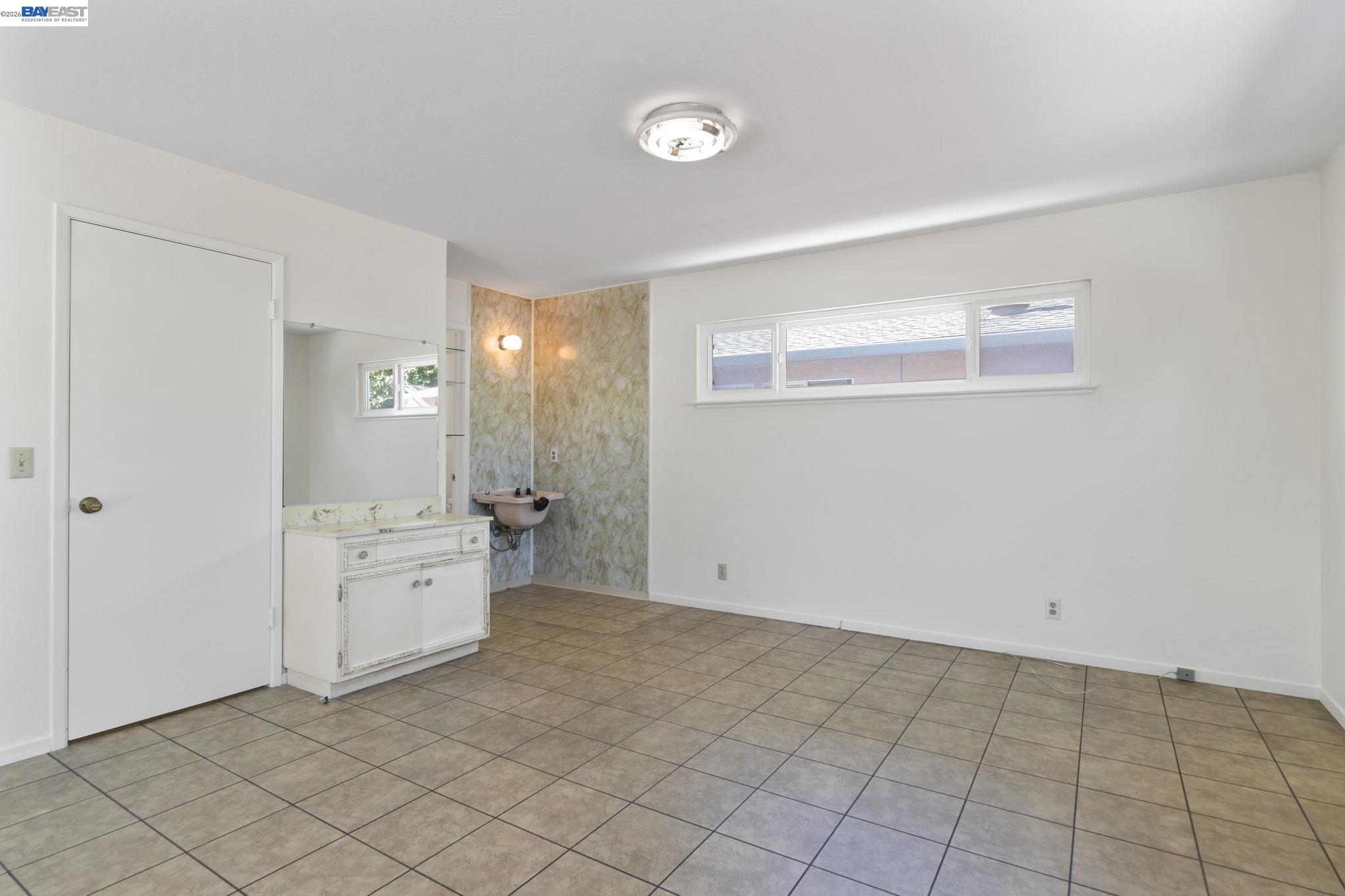 Detail Gallery Image 11 of 46 For 40272 Davis St, Fremont,  CA 94538 - 4 Beds | 2/1 Baths