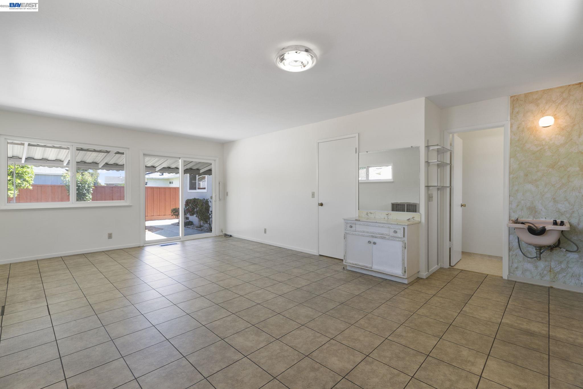 Detail Gallery Image 12 of 46 For 40272 Davis St, Fremont,  CA 94538 - 4 Beds | 2/1 Baths