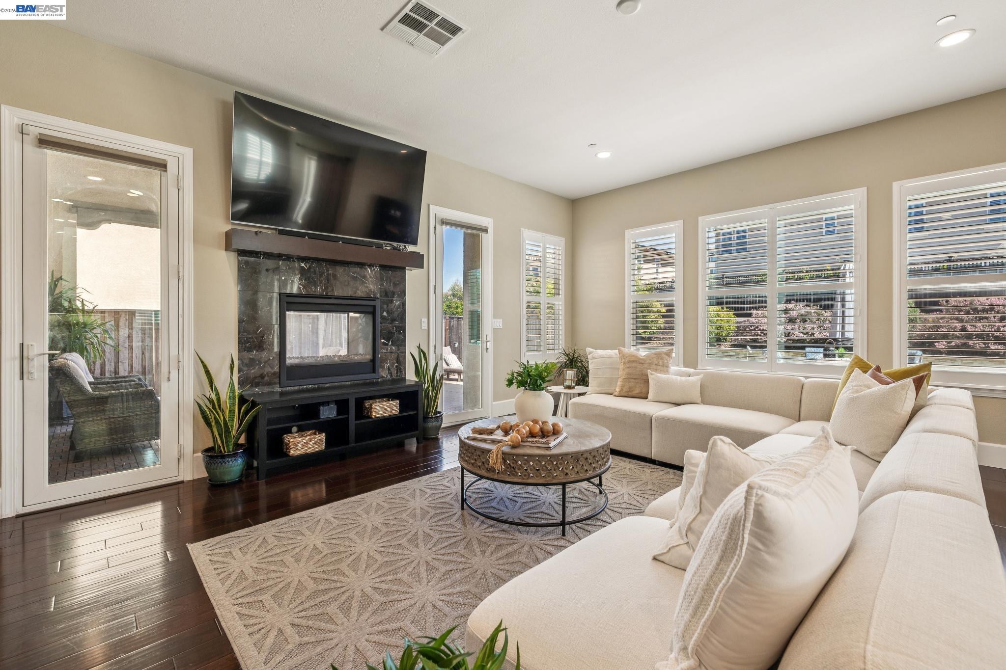 Detail Gallery Image 12 of 60 For 66 Adair Way, Hayward,  CA 94542 - 5 Beds | 5/1 Baths