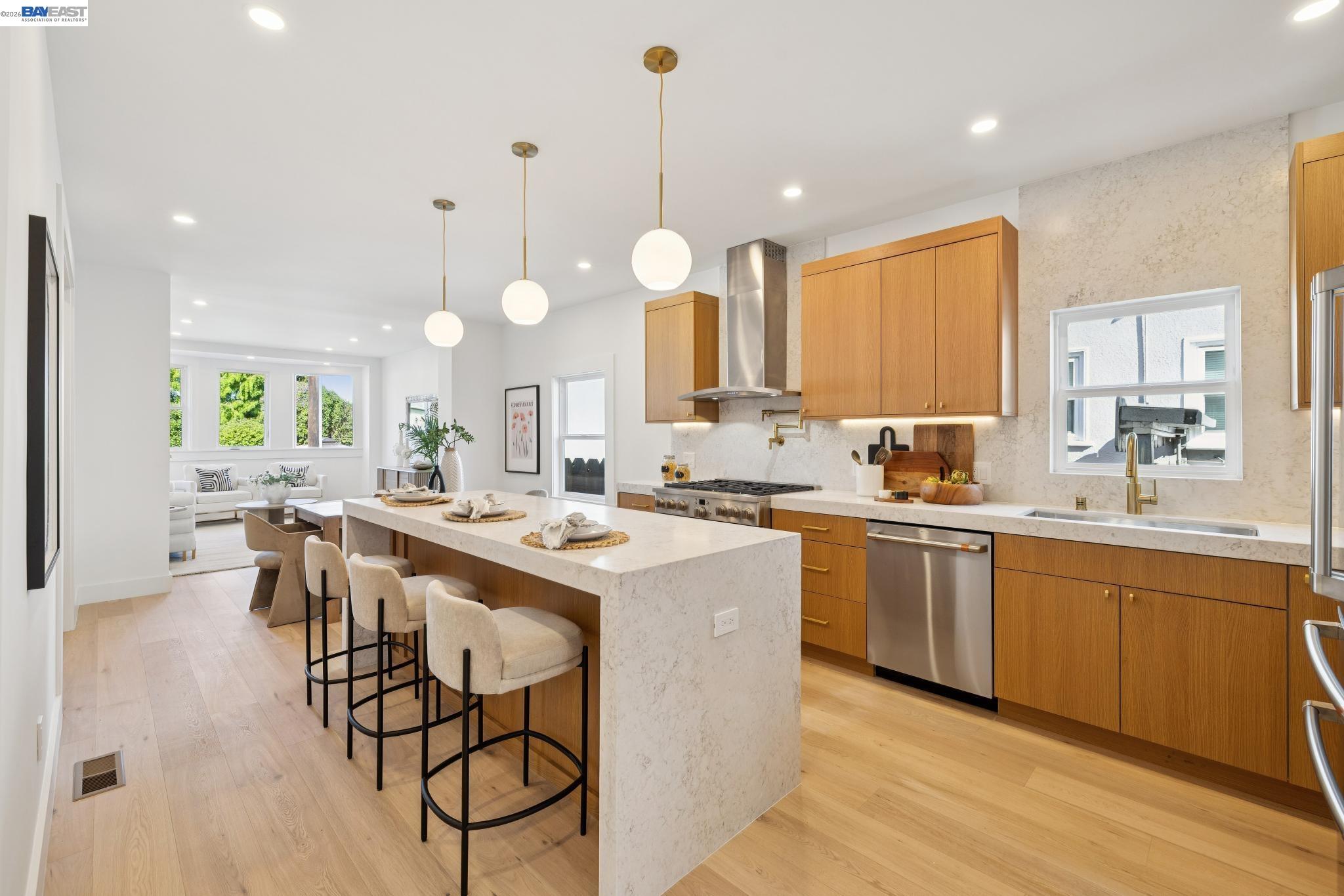 Detail Gallery Image 18 of 59 For 3031 Wheeler Street, Berkeley,  CA 94705 - 6 Beds | 5/2 Baths