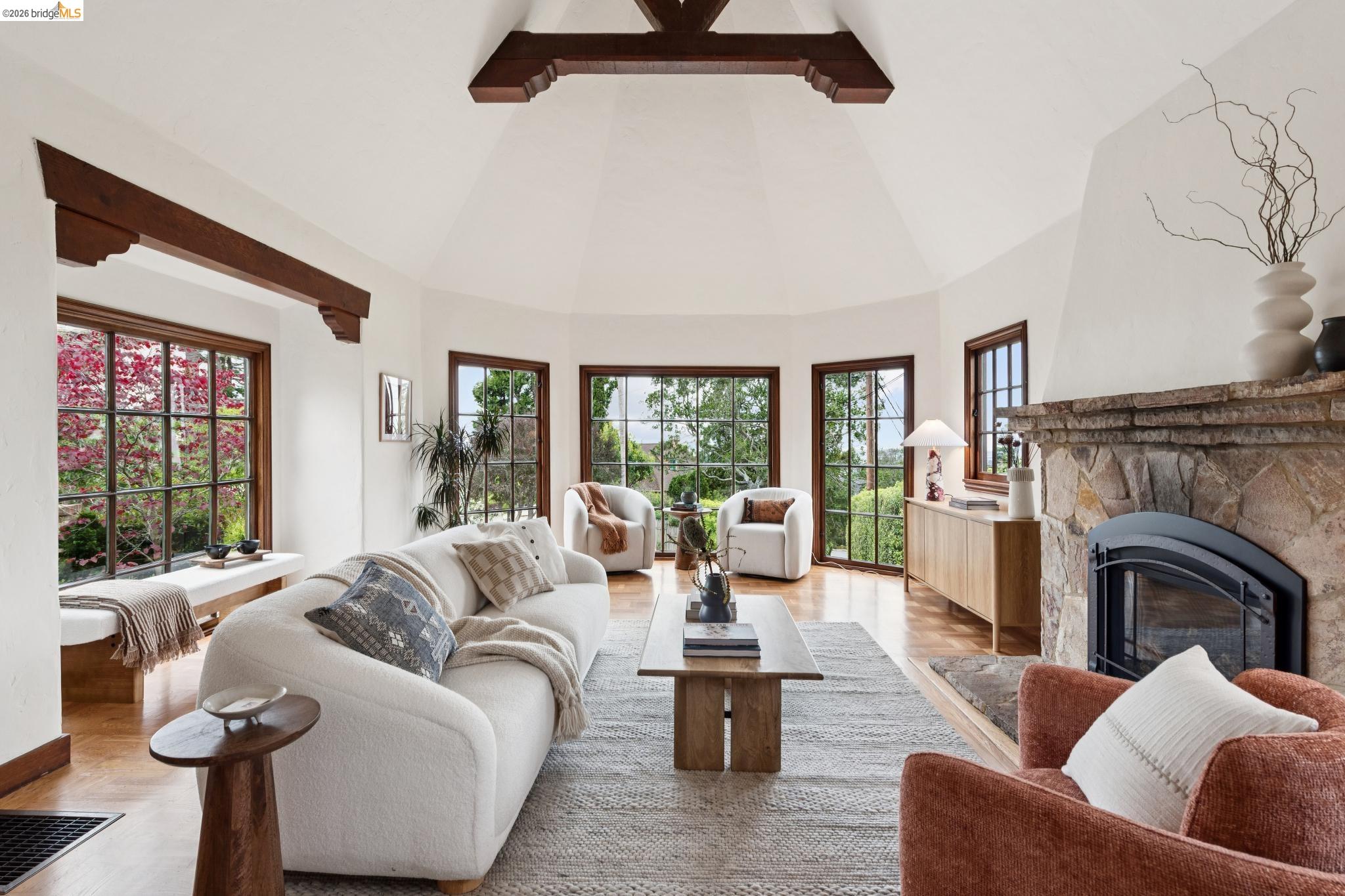 Detail Gallery Image 10 of 77 For 131 Montrose Rd, Berkeley,  CA 94707 - 4 Beds | 2 Baths