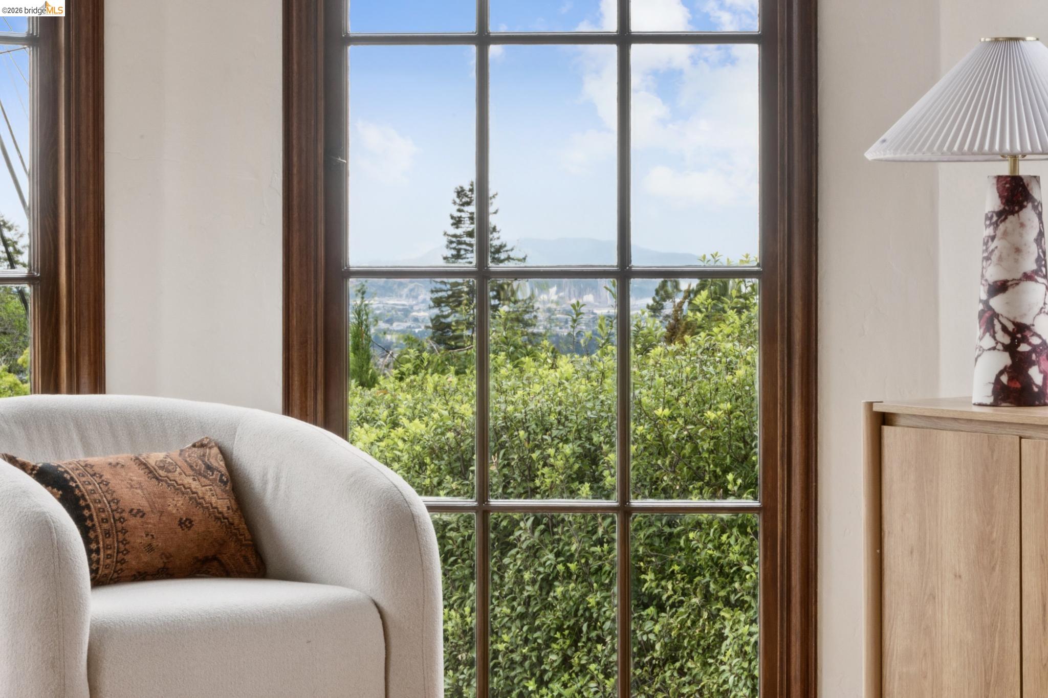 Detail Gallery Image 14 of 77 For 131 Montrose Rd, Berkeley,  CA 94707 - 4 Beds | 2 Baths