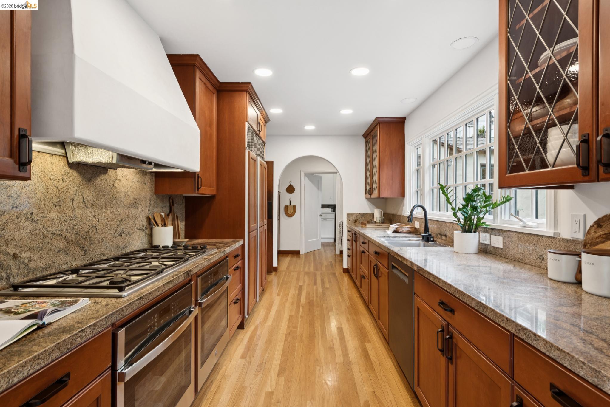 Detail Gallery Image 39 of 77 For 131 Montrose Rd, Berkeley,  CA 94707 - 4 Beds | 2 Baths