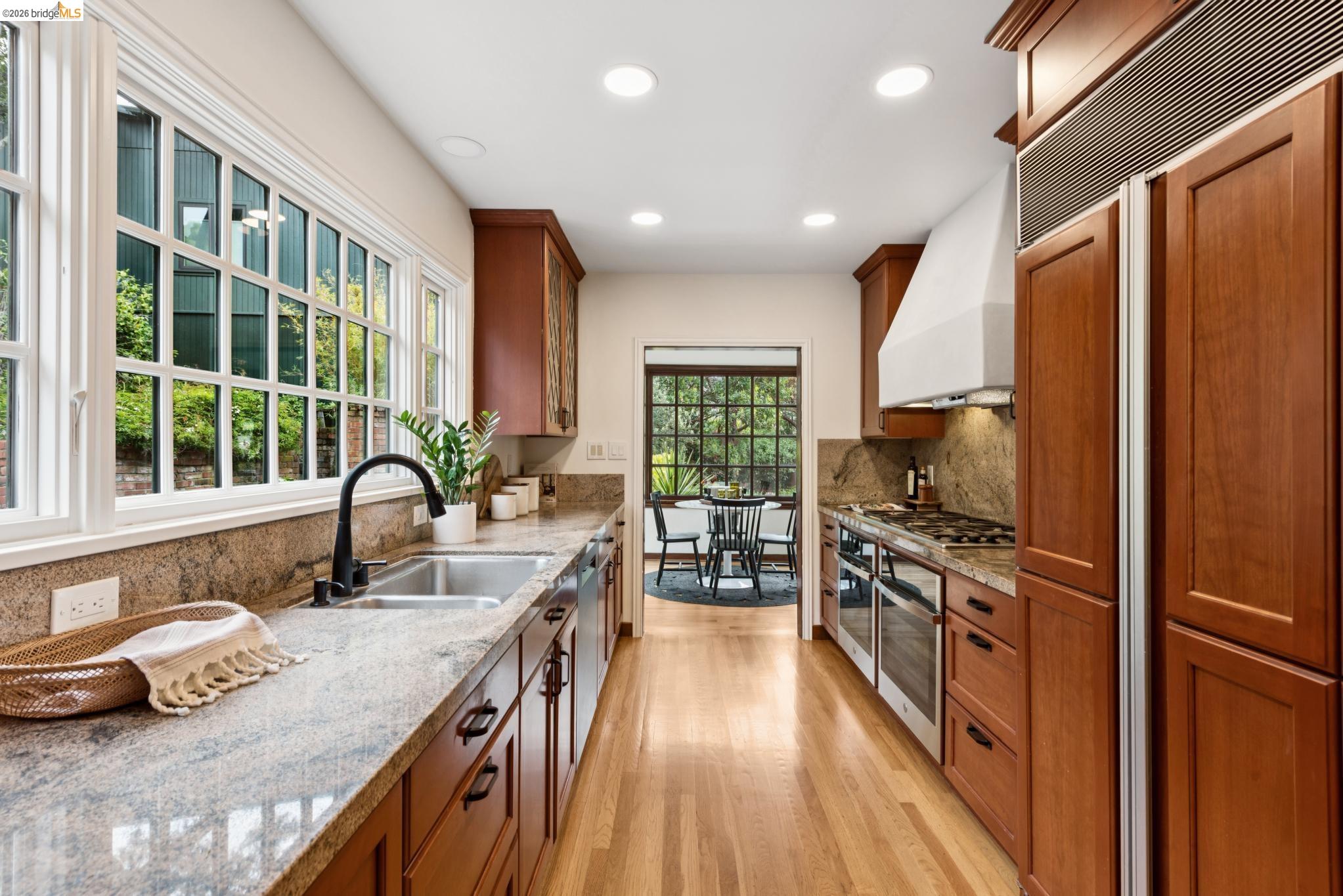 Detail Gallery Image 43 of 77 For 131 Montrose Rd, Berkeley,  CA 94707 - 4 Beds | 2 Baths