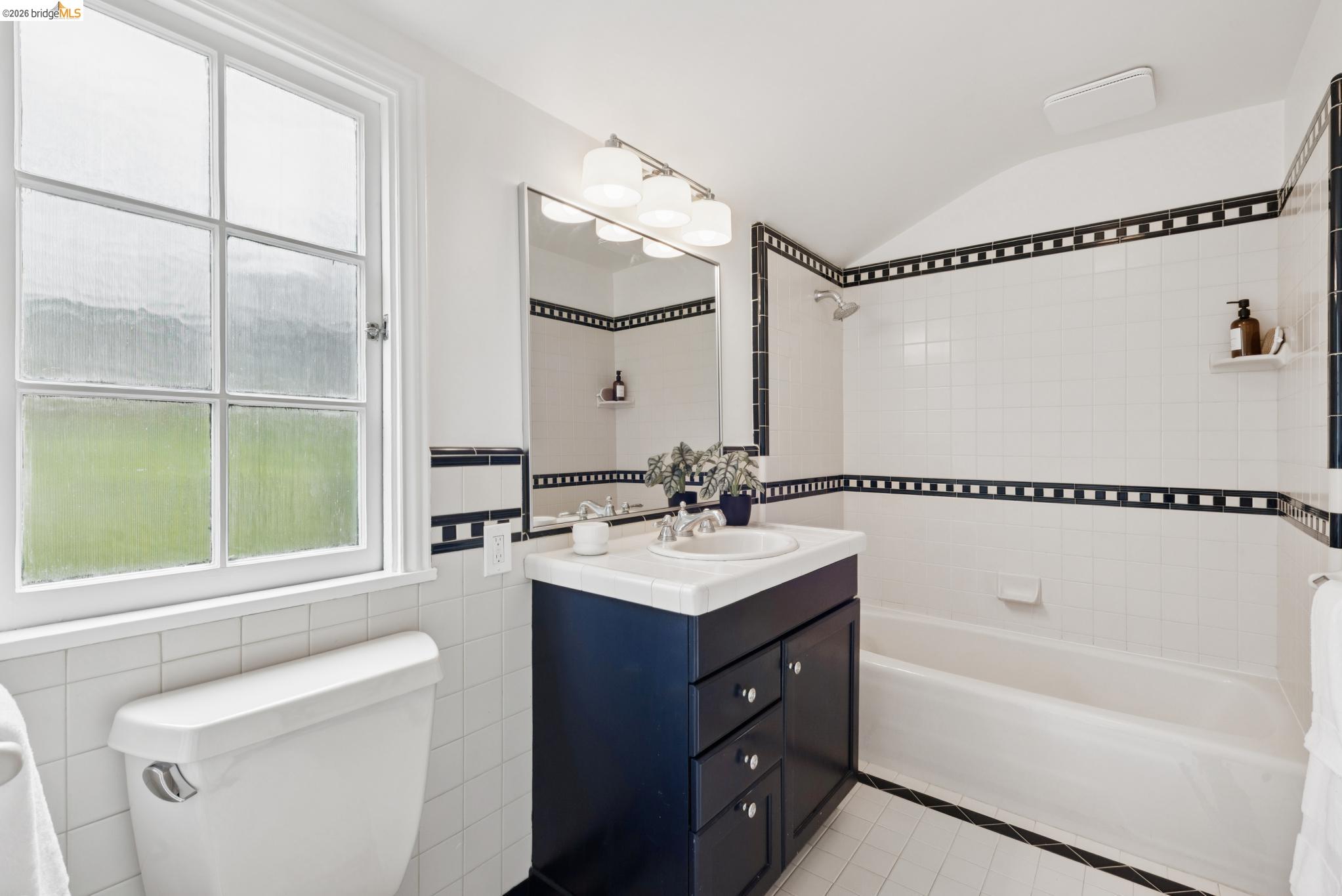 Detail Gallery Image 61 of 77 For 131 Montrose Rd, Berkeley,  CA 94707 - 4 Beds | 2 Baths