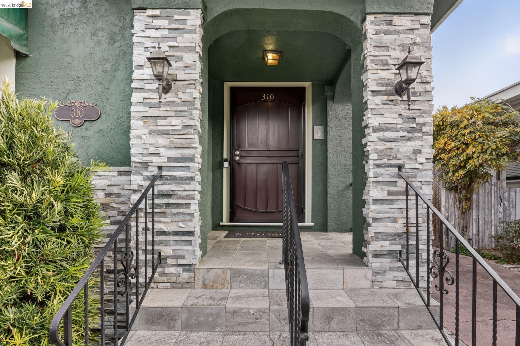 Detail Gallery Image 3 of 23 For 310 Melven, San Leandro,  CA 94577 - 3 Beds | 2 Baths