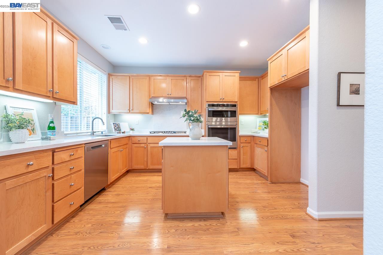 Detail Gallery Image 17 of 56 For 34187 Governo Dr, Union City,  CA 94587 - 4 Beds | 2/1 Baths