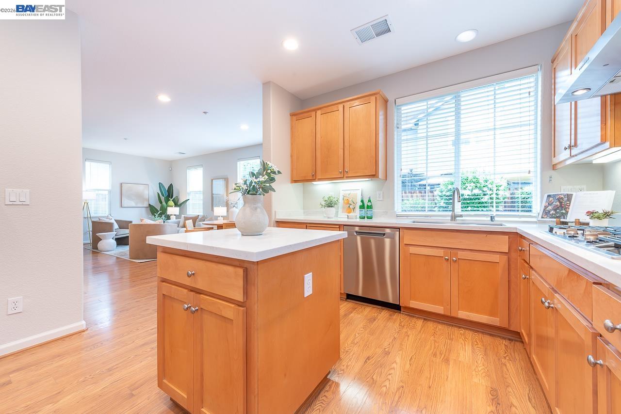 Detail Gallery Image 19 of 56 For 34187 Governo Dr, Union City,  CA 94587 - 4 Beds | 2/1 Baths