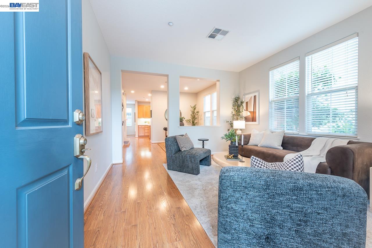 Detail Gallery Image 4 of 56 For 34187 Governo Dr, Union City,  CA 94587 - 4 Beds | 2/1 Baths