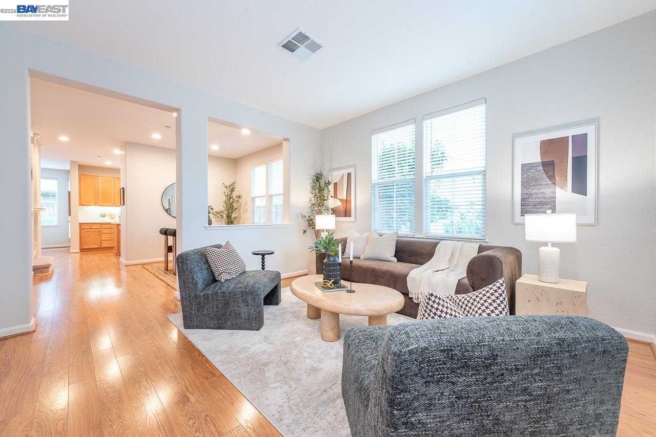 Detail Gallery Image 5 of 56 For 34187 Governo Dr, Union City,  CA 94587 - 4 Beds | 2/1 Baths