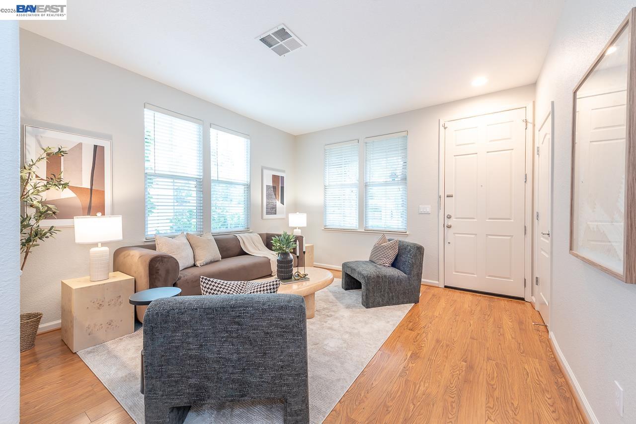 Detail Gallery Image 7 of 56 For 34187 Governo Dr, Union City,  CA 94587 - 4 Beds | 2/1 Baths