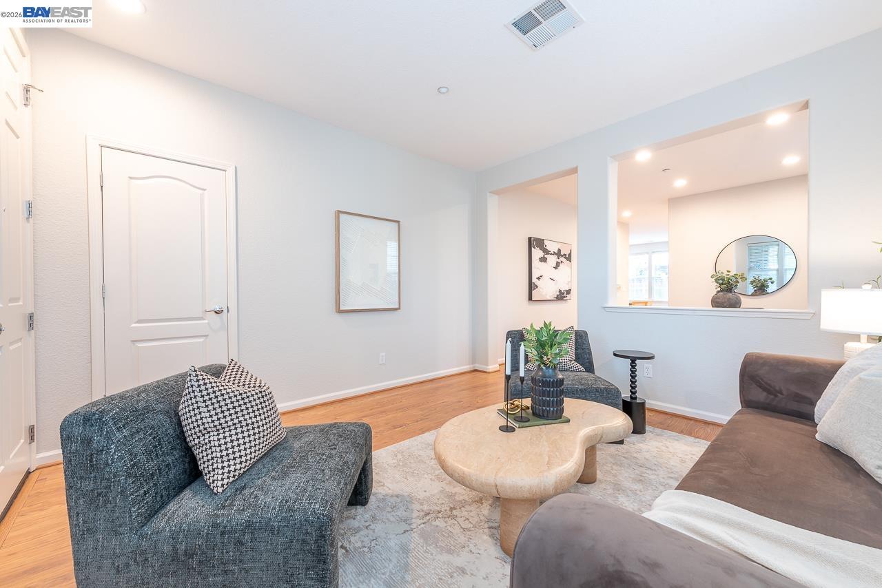 Detail Gallery Image 8 of 56 For 34187 Governo Dr, Union City,  CA 94587 - 4 Beds | 2/1 Baths