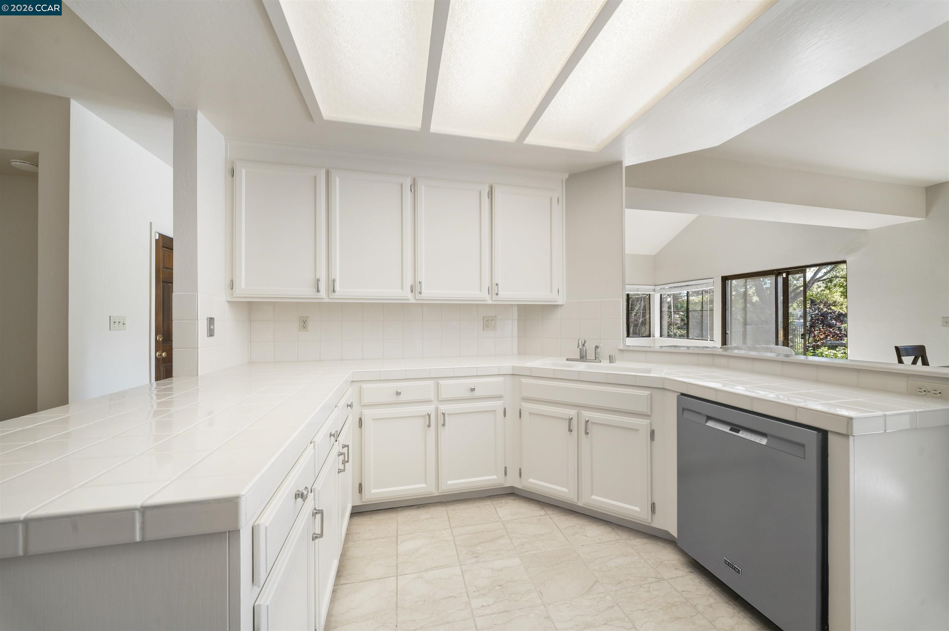 Photo #11: 41131943 Listing: Photo #11