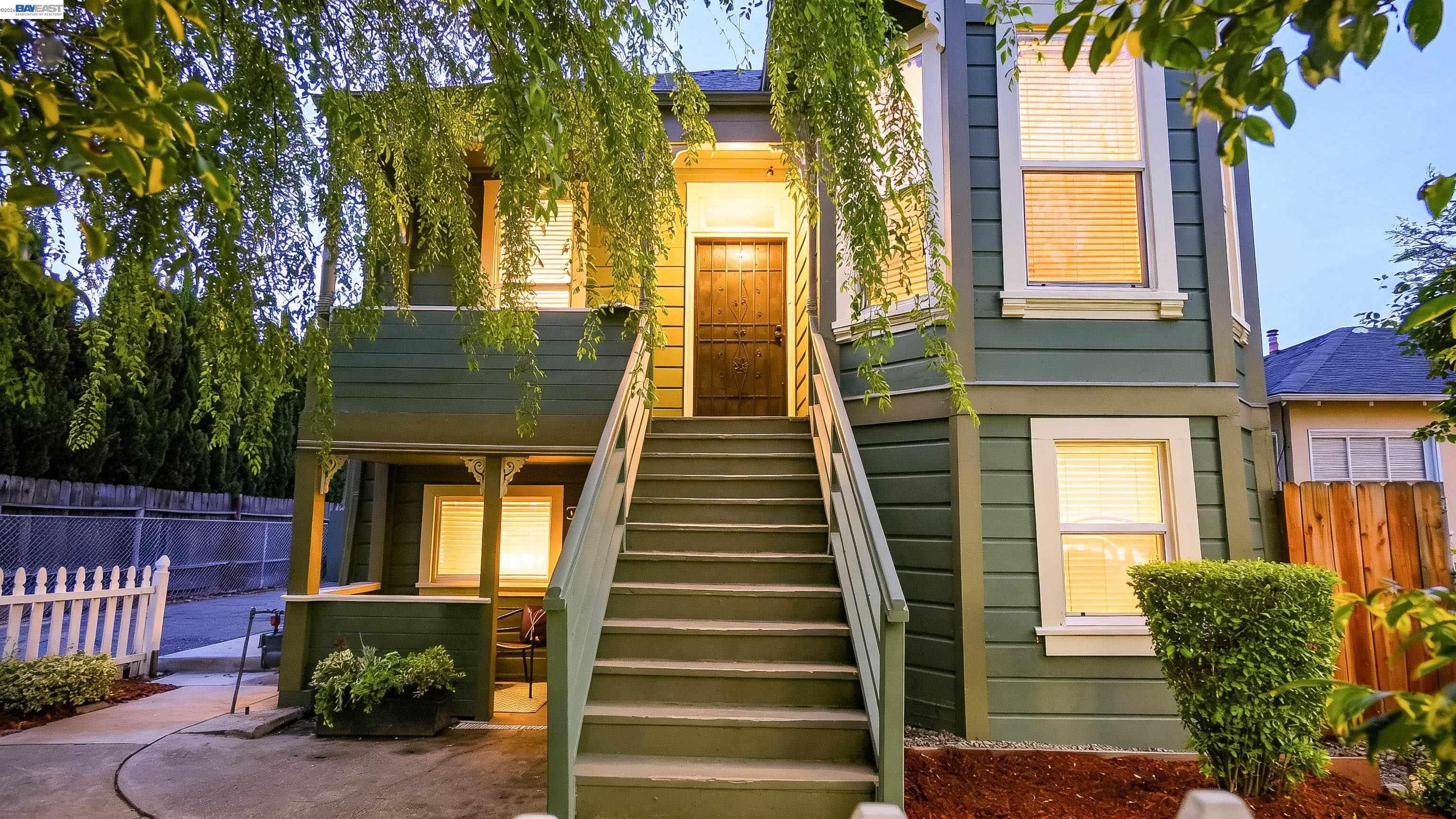 Front Image Thumbnail for BE41131972