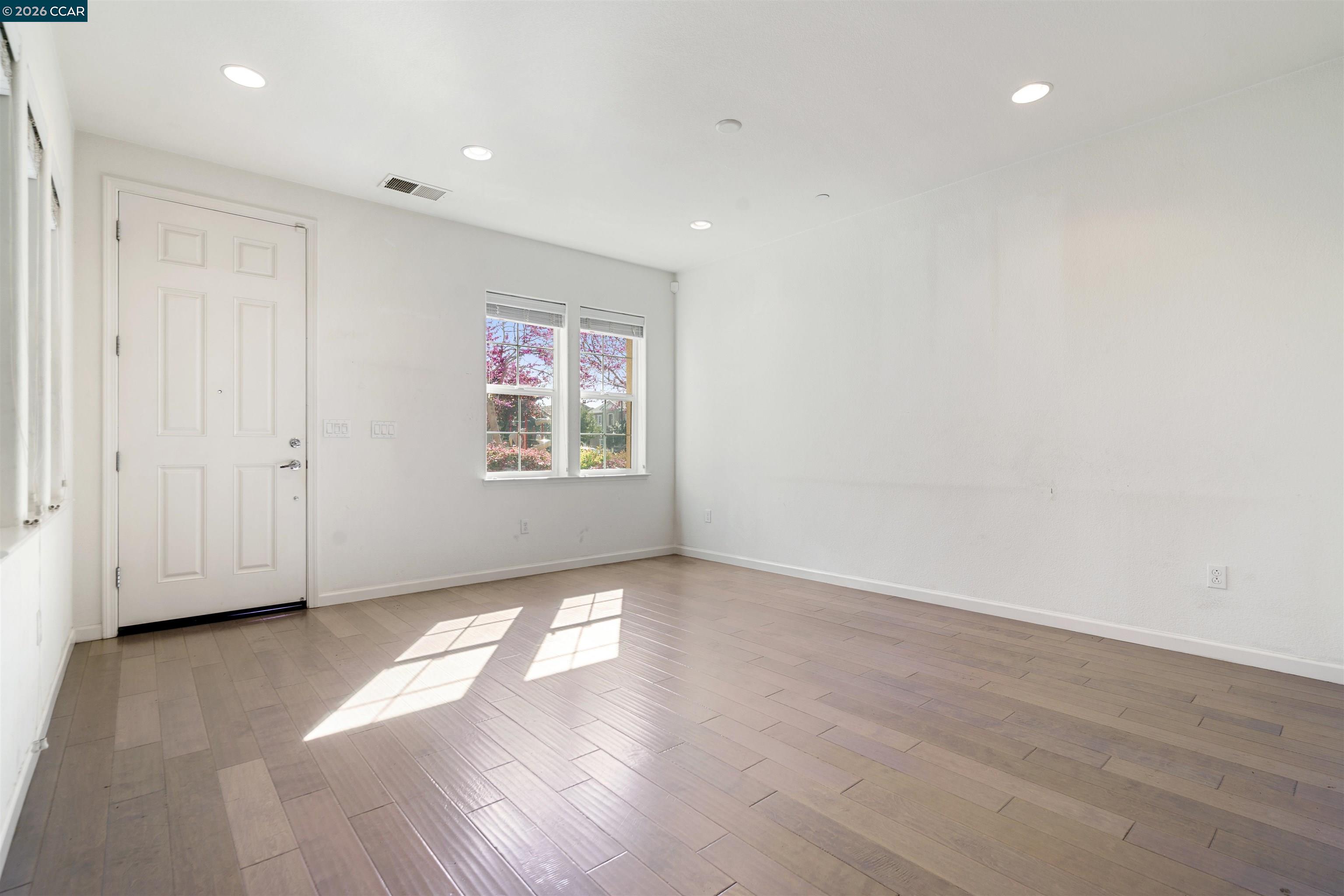 Photo #3: 41131982 Listing: Photo #3