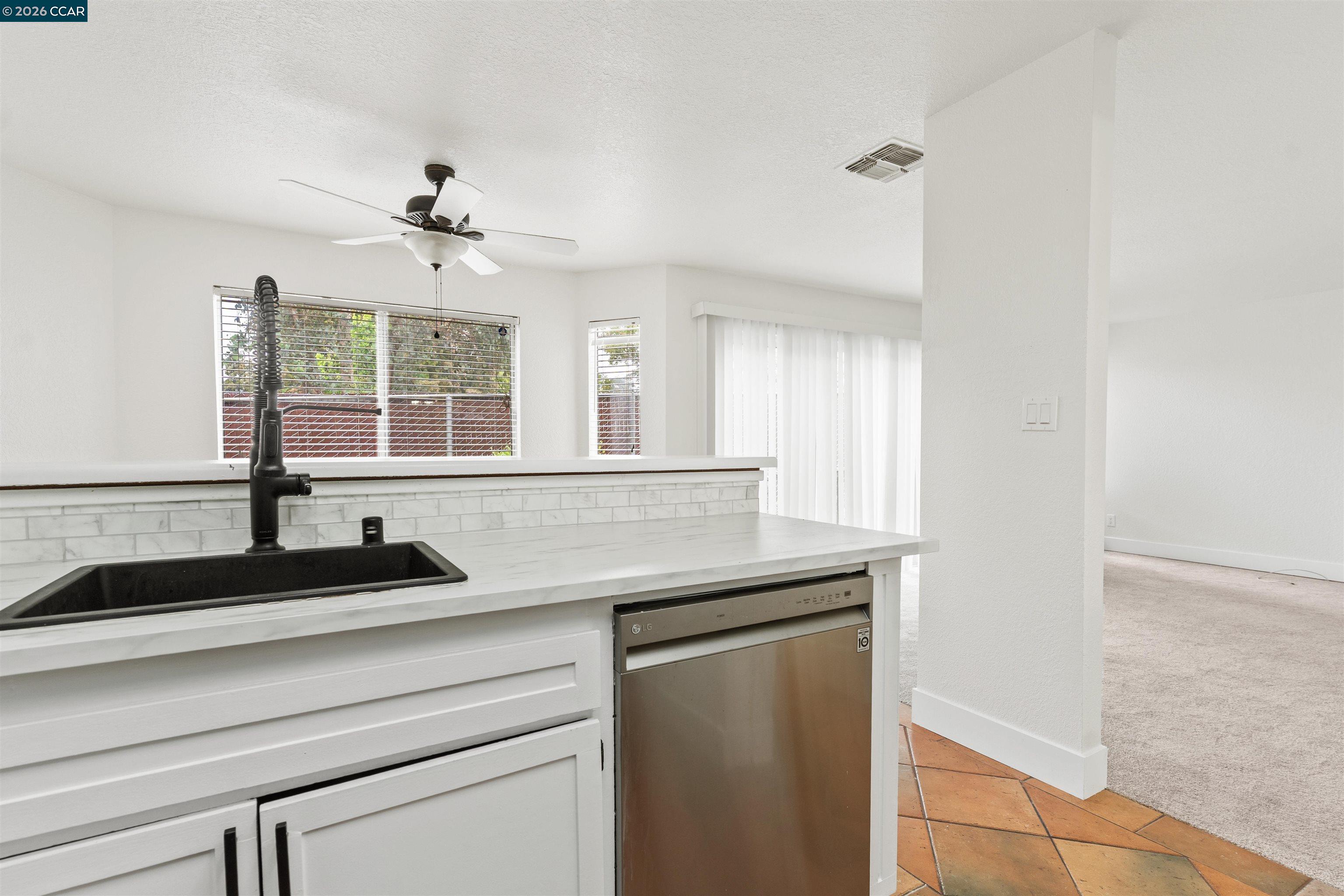 Photo #11: 41132000 Listing: Photo #11