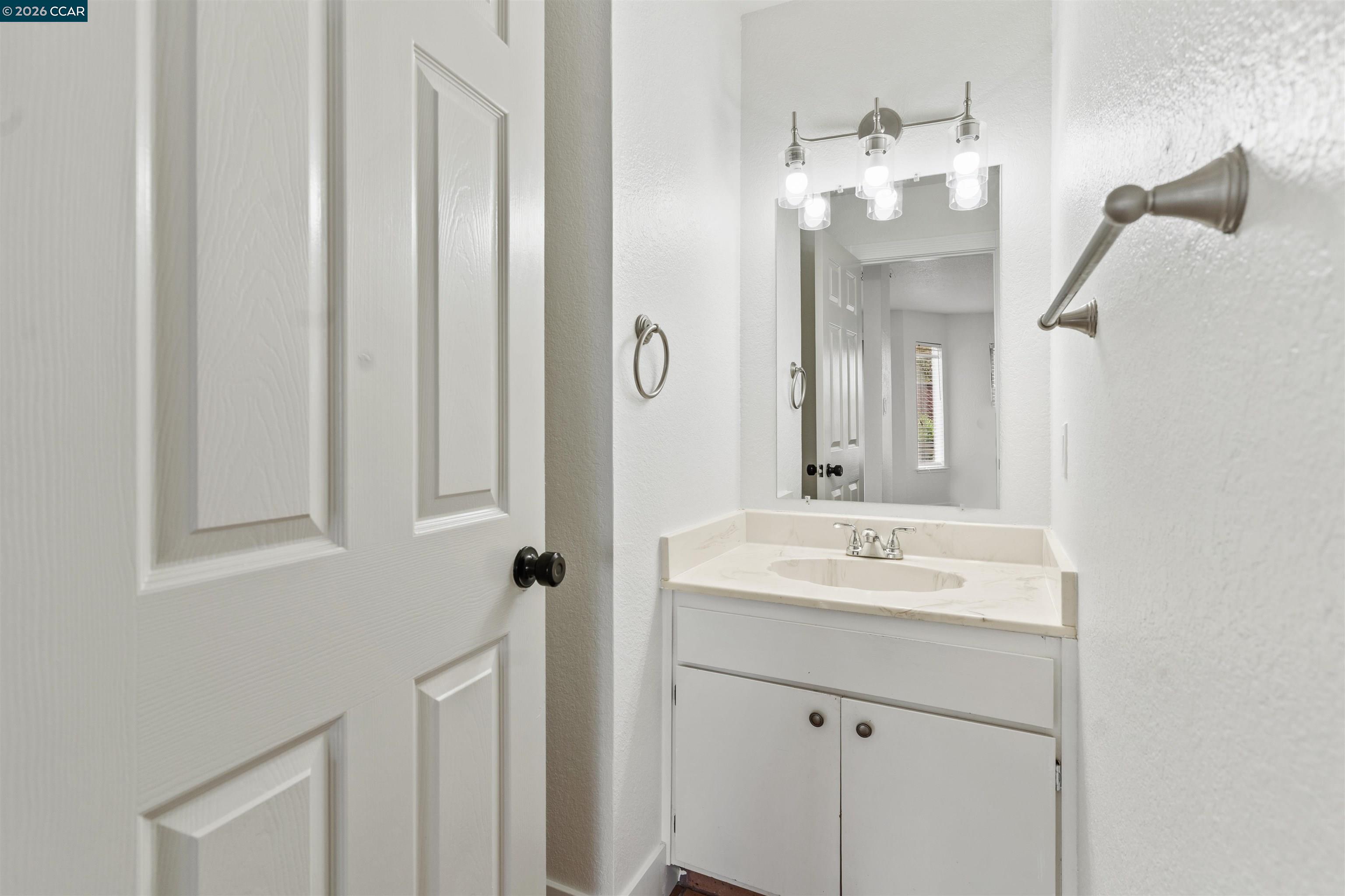 Photo #15: 41132000 Listing: Photo #15