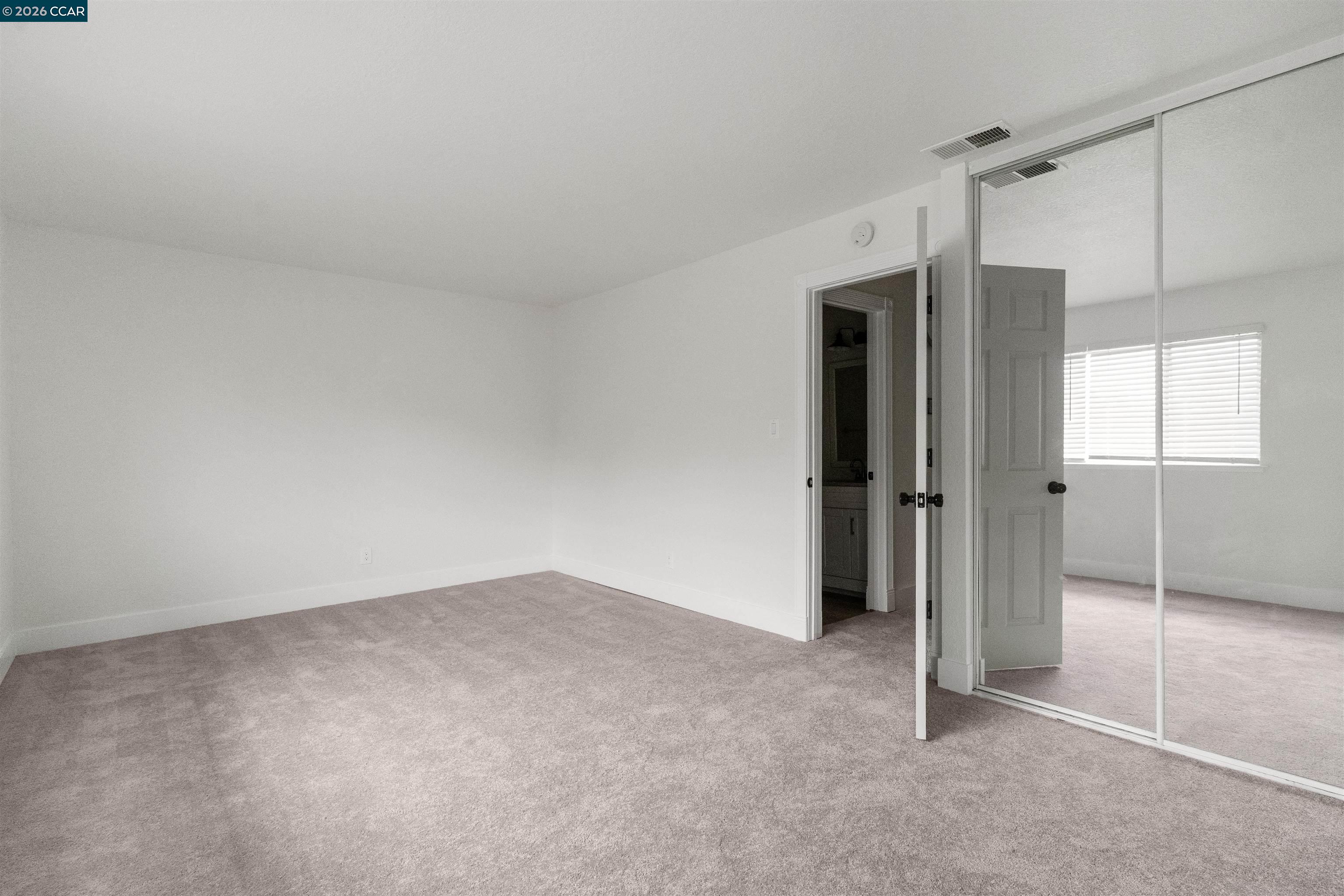 Photo #17: 41132000 Listing: Photo #17