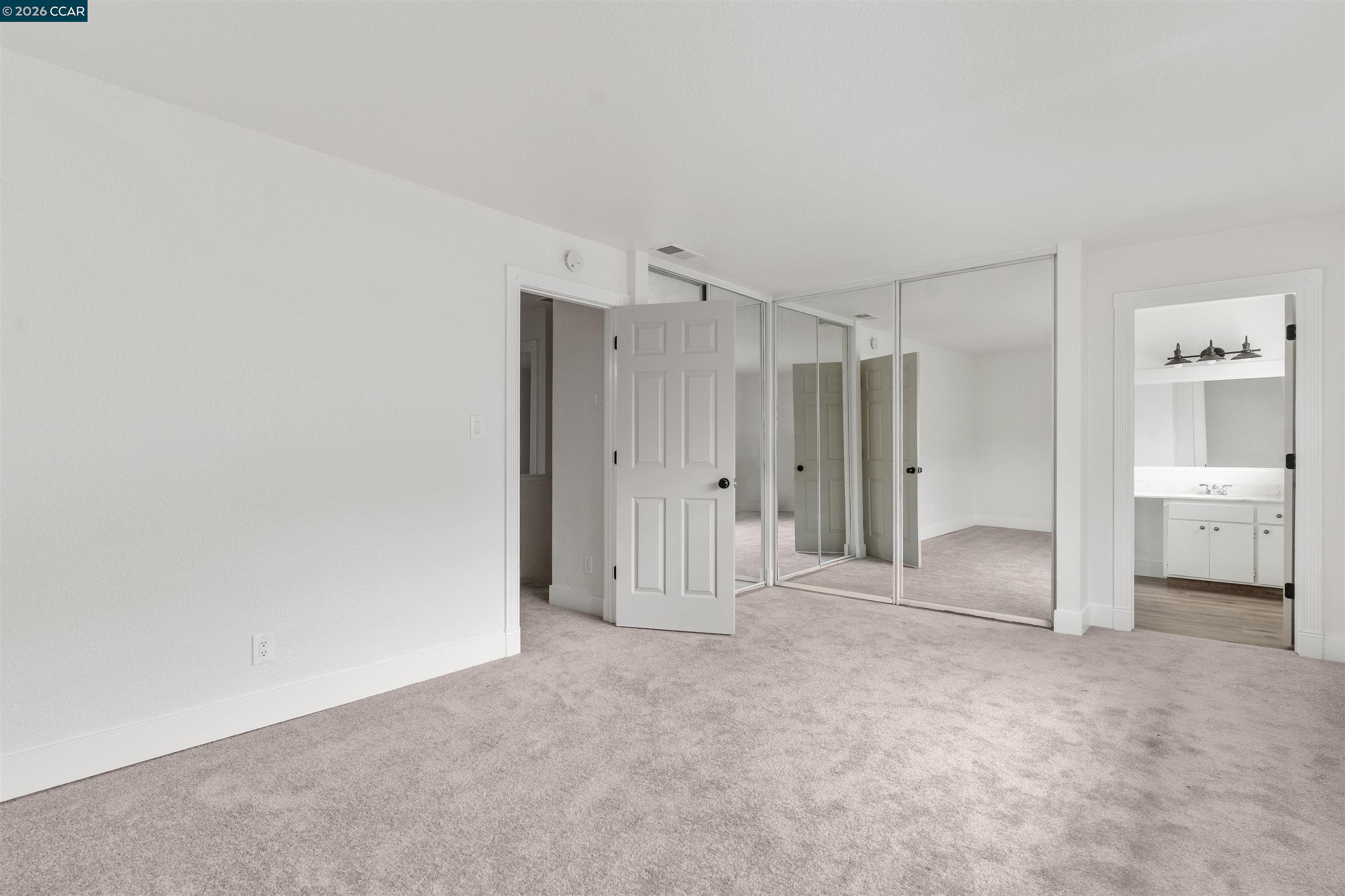 Photo #18: 41132000 Listing: Photo #18