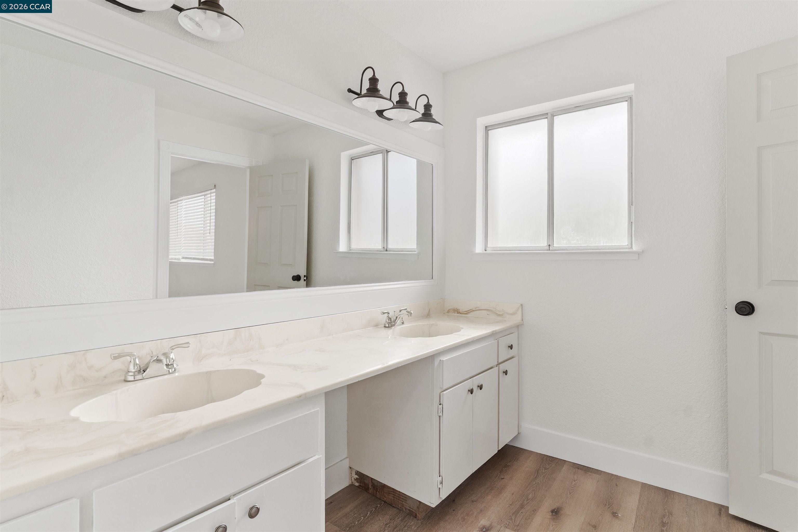 Photo #21: 41132000 Listing: Photo #21