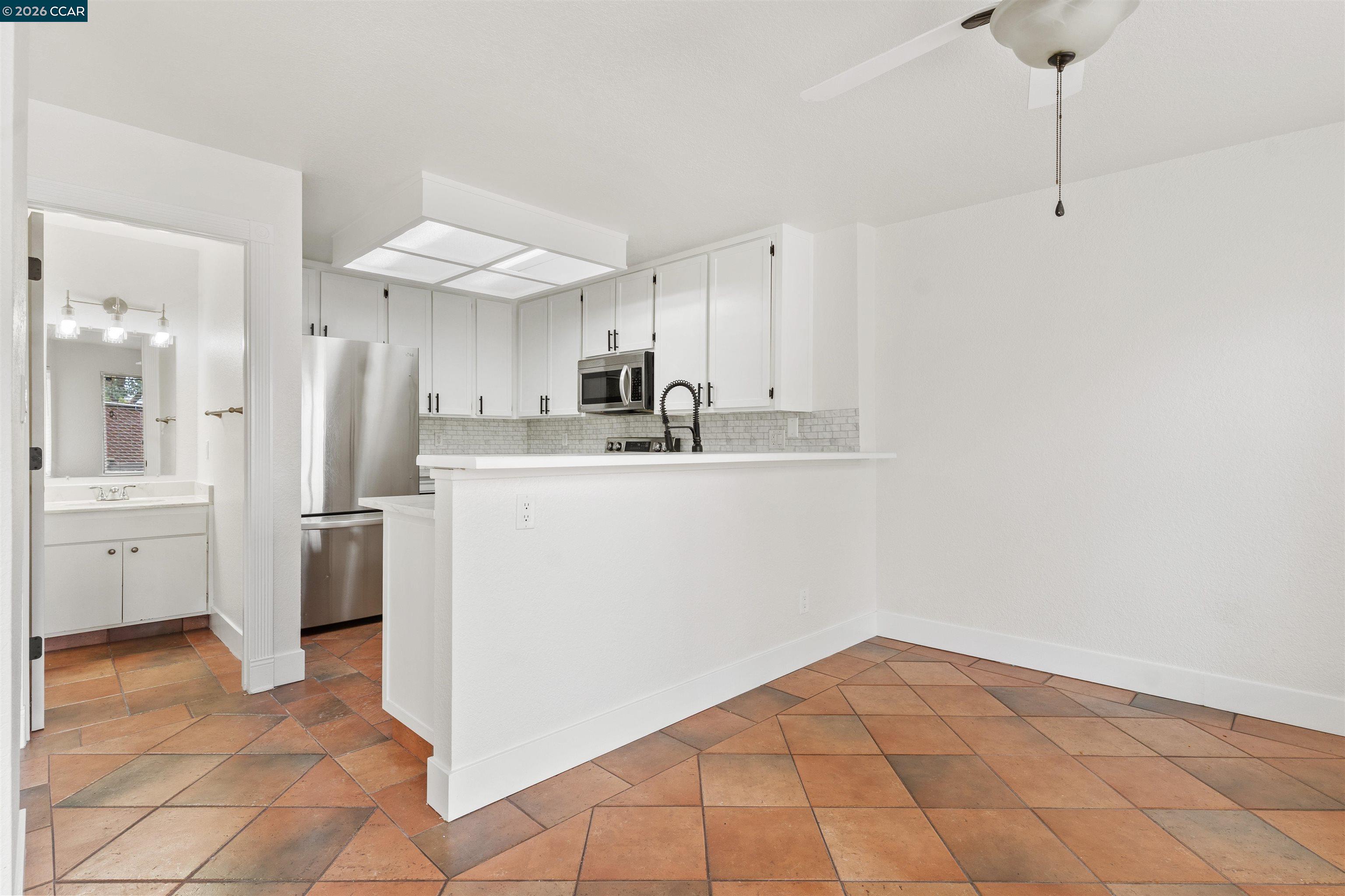 Photo #8: 41132000 Listing: Photo #8