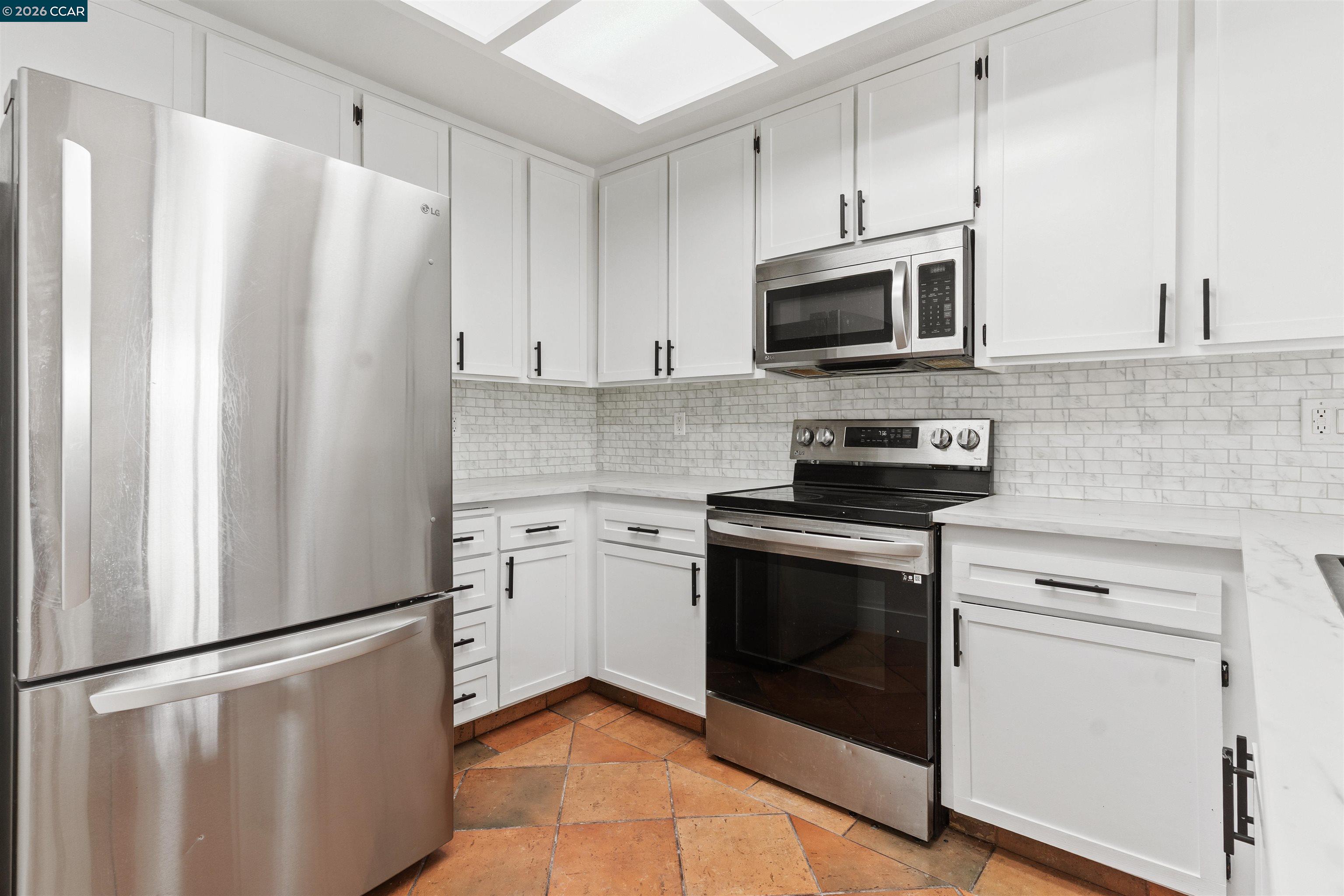 Photo #9: 41132000 Listing: Photo #9