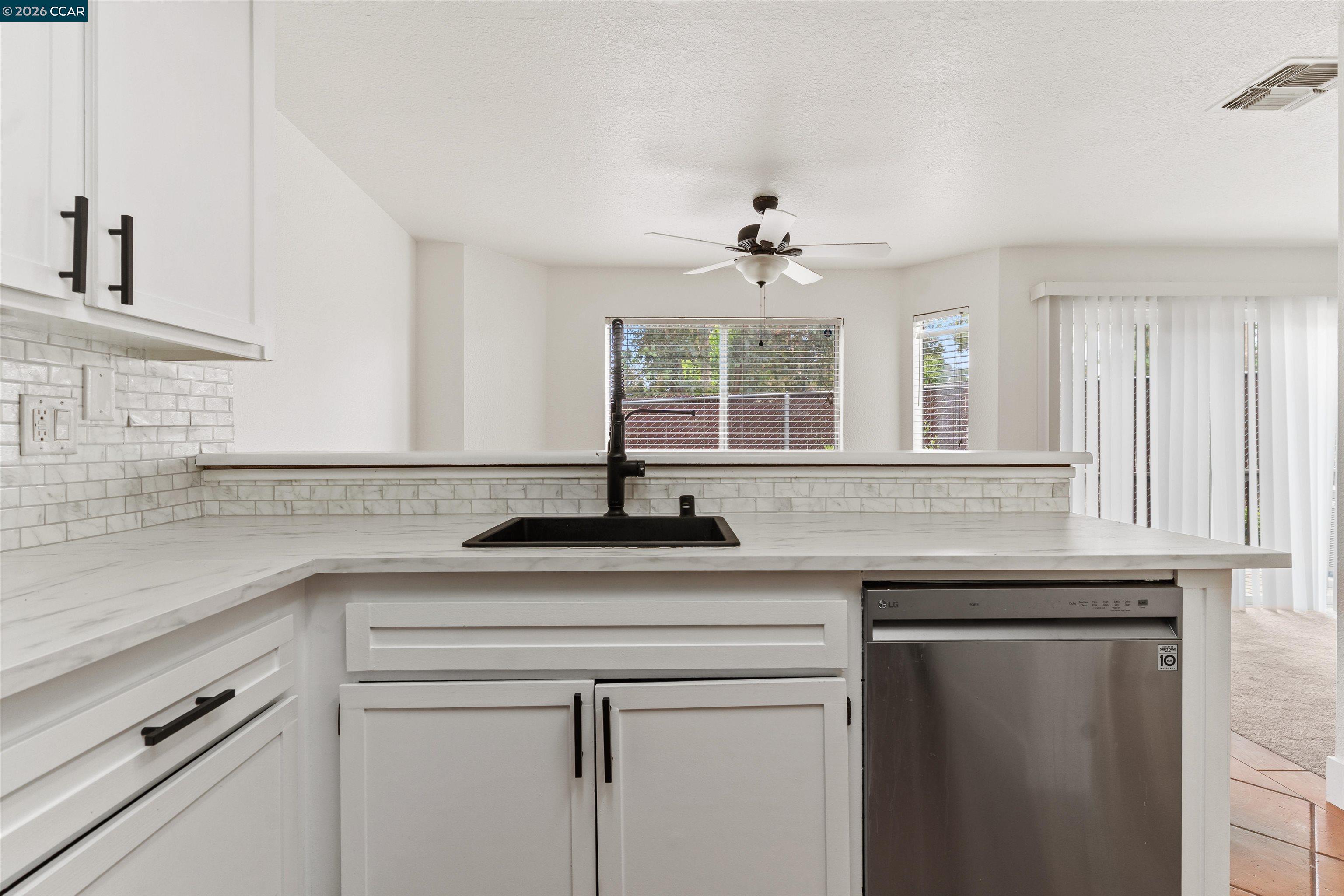 Photo #10: 41132000 Listing: Photo #10