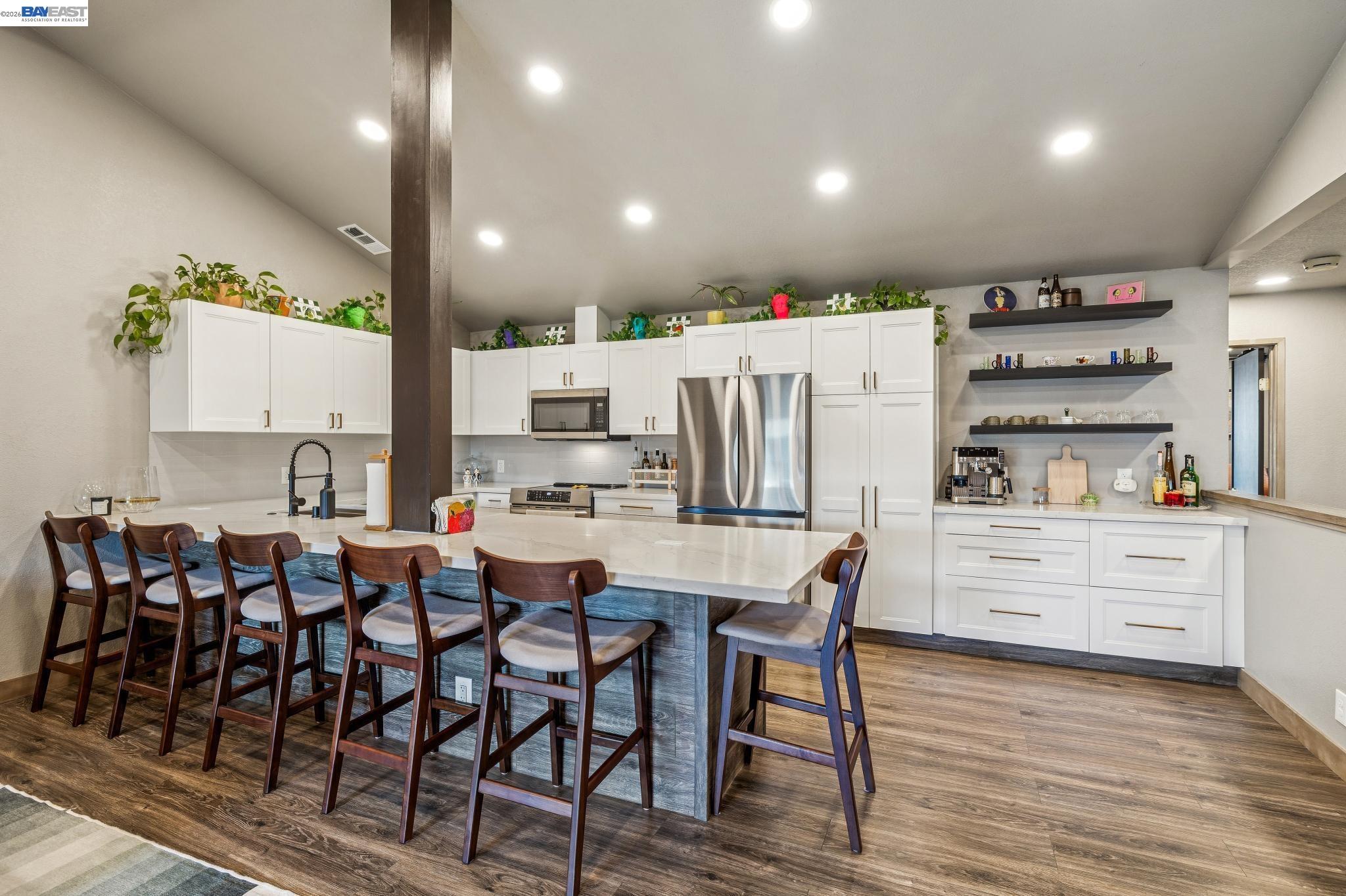 Photo #15: 41132006 Listing: Photo #15