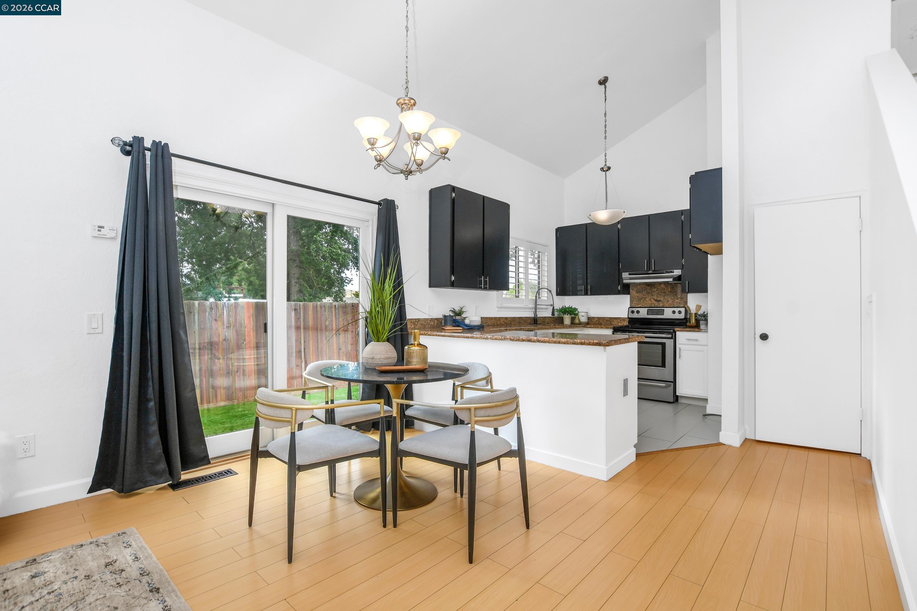 Photo #8: 41132010 Listing: Photo #8