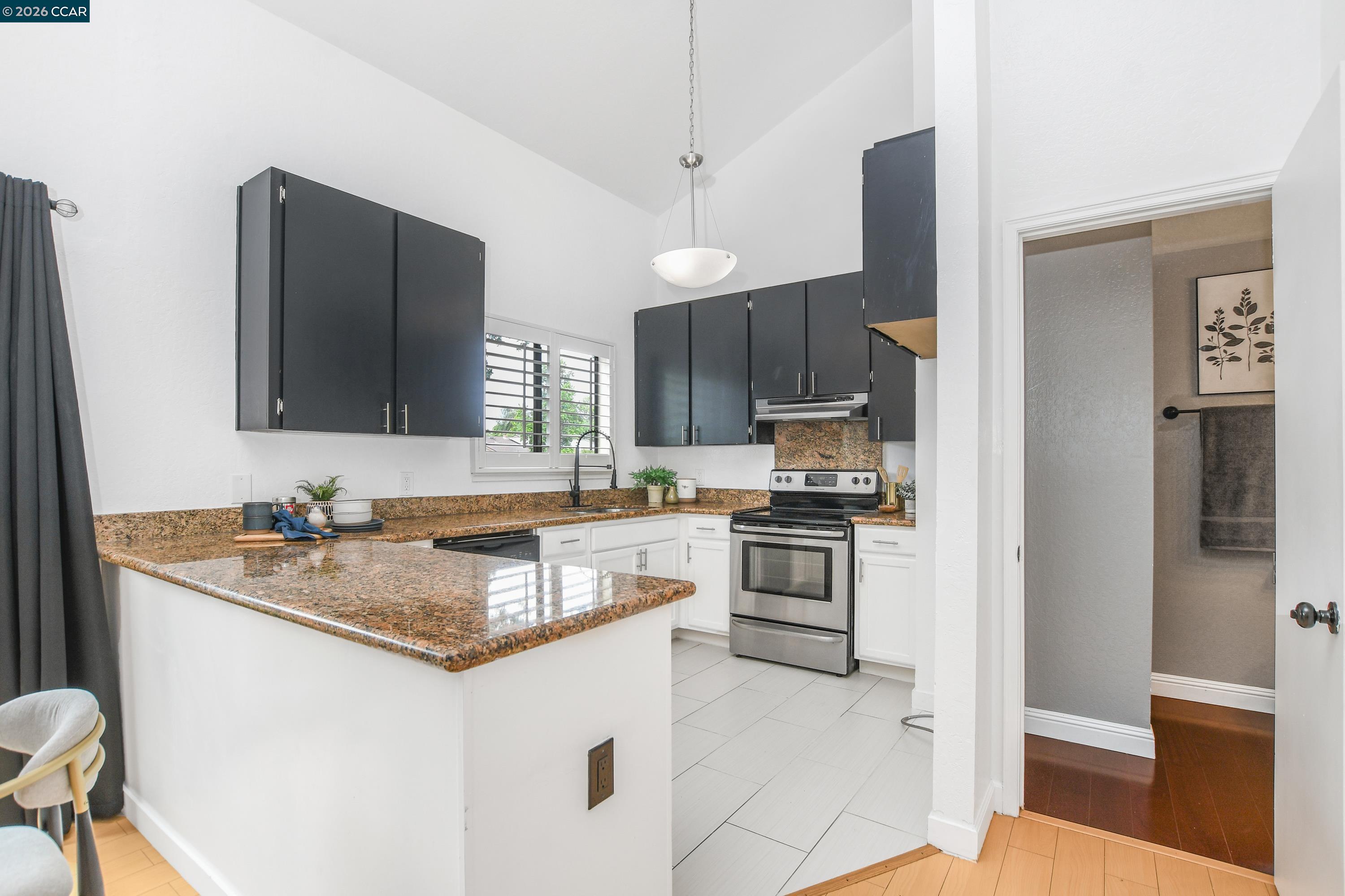 Photo #9: 41132010 Listing: Photo #9