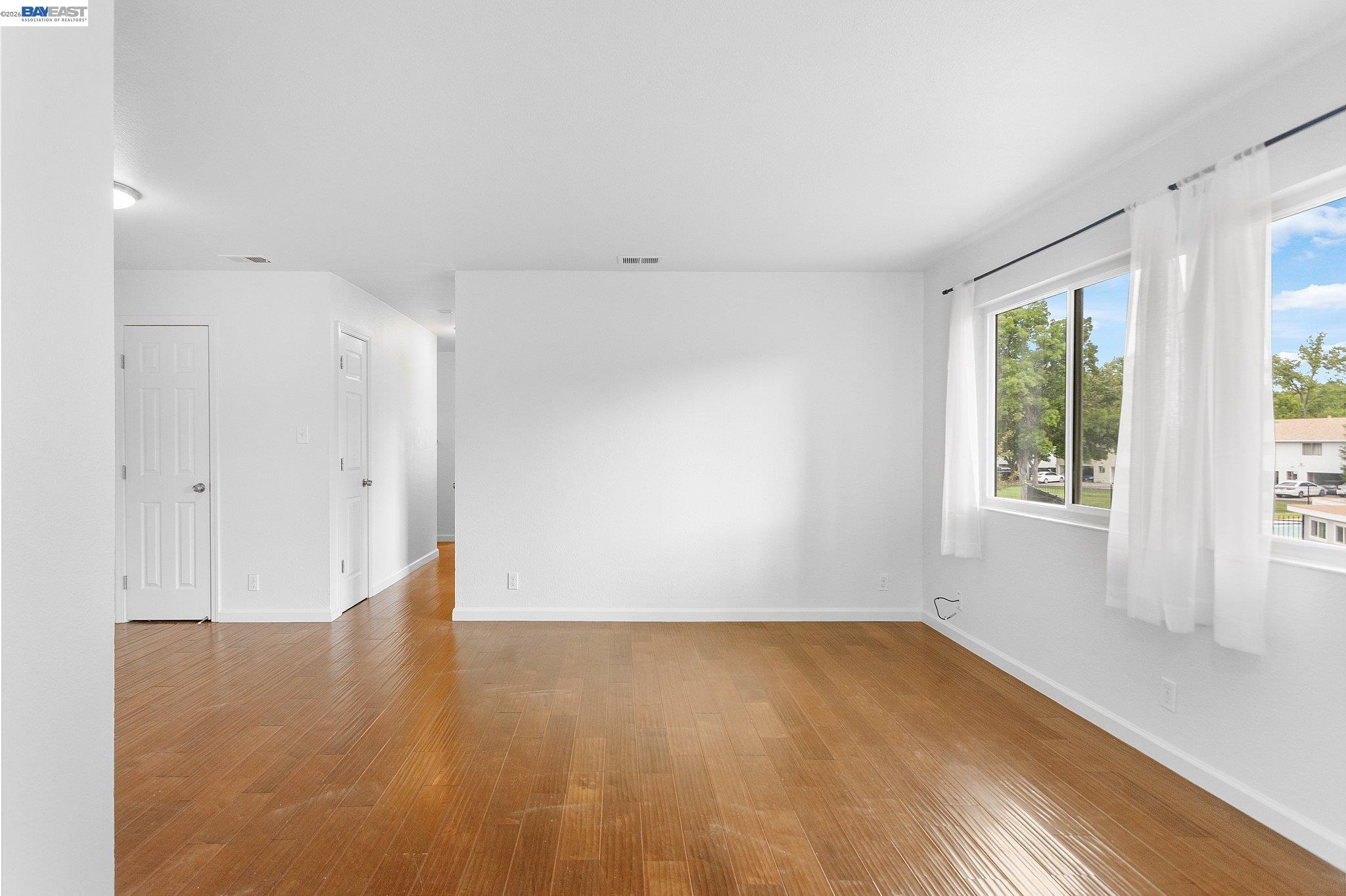 Photo #2: 41132028 Listing: Photo #2