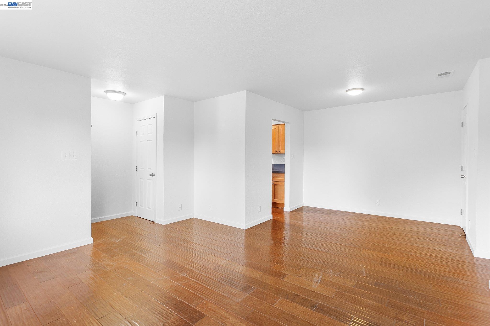 Photo #4: 41132028 Listing: Photo #4