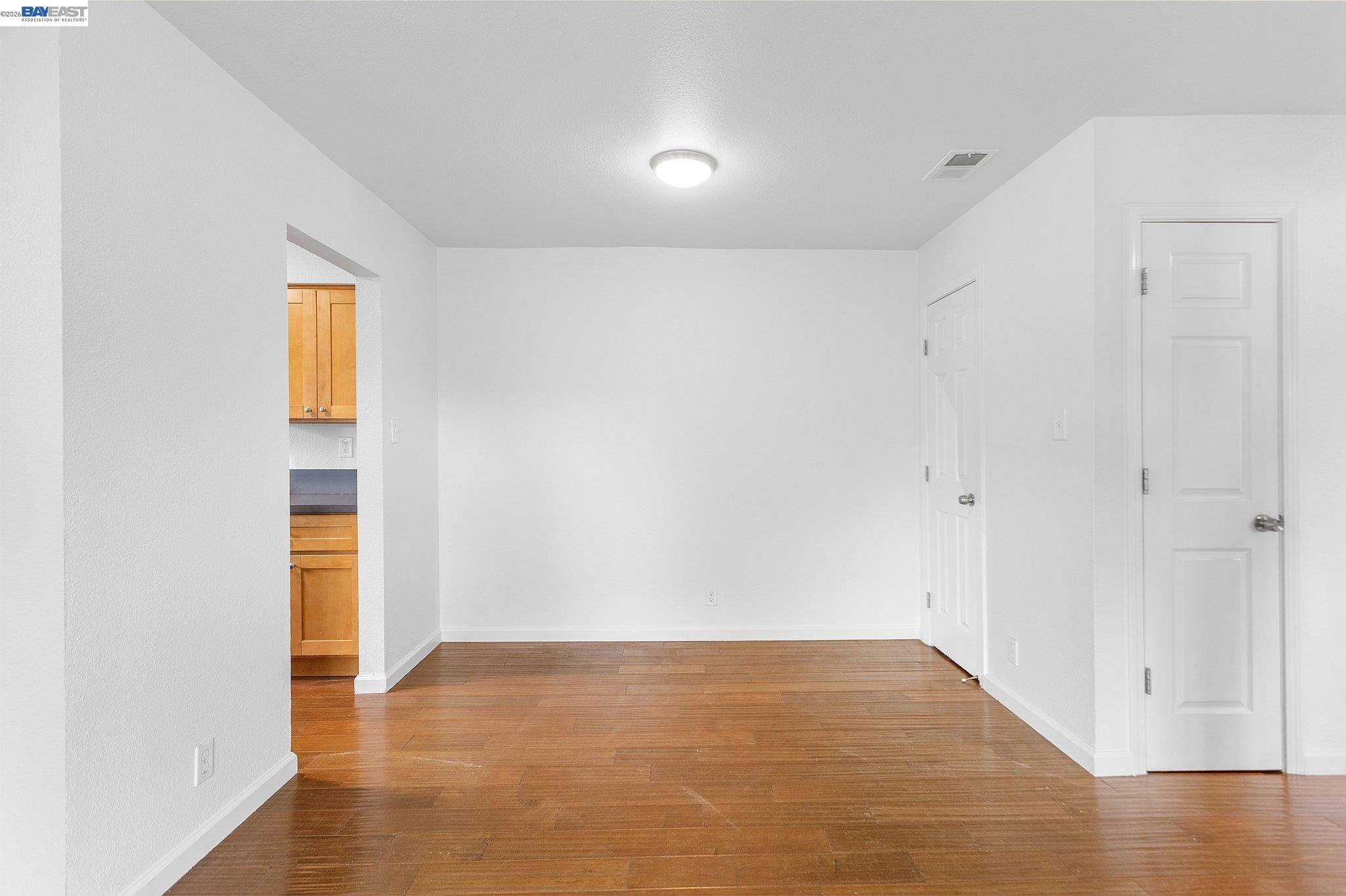 Photo #5: 41132028 Listing: Photo #5