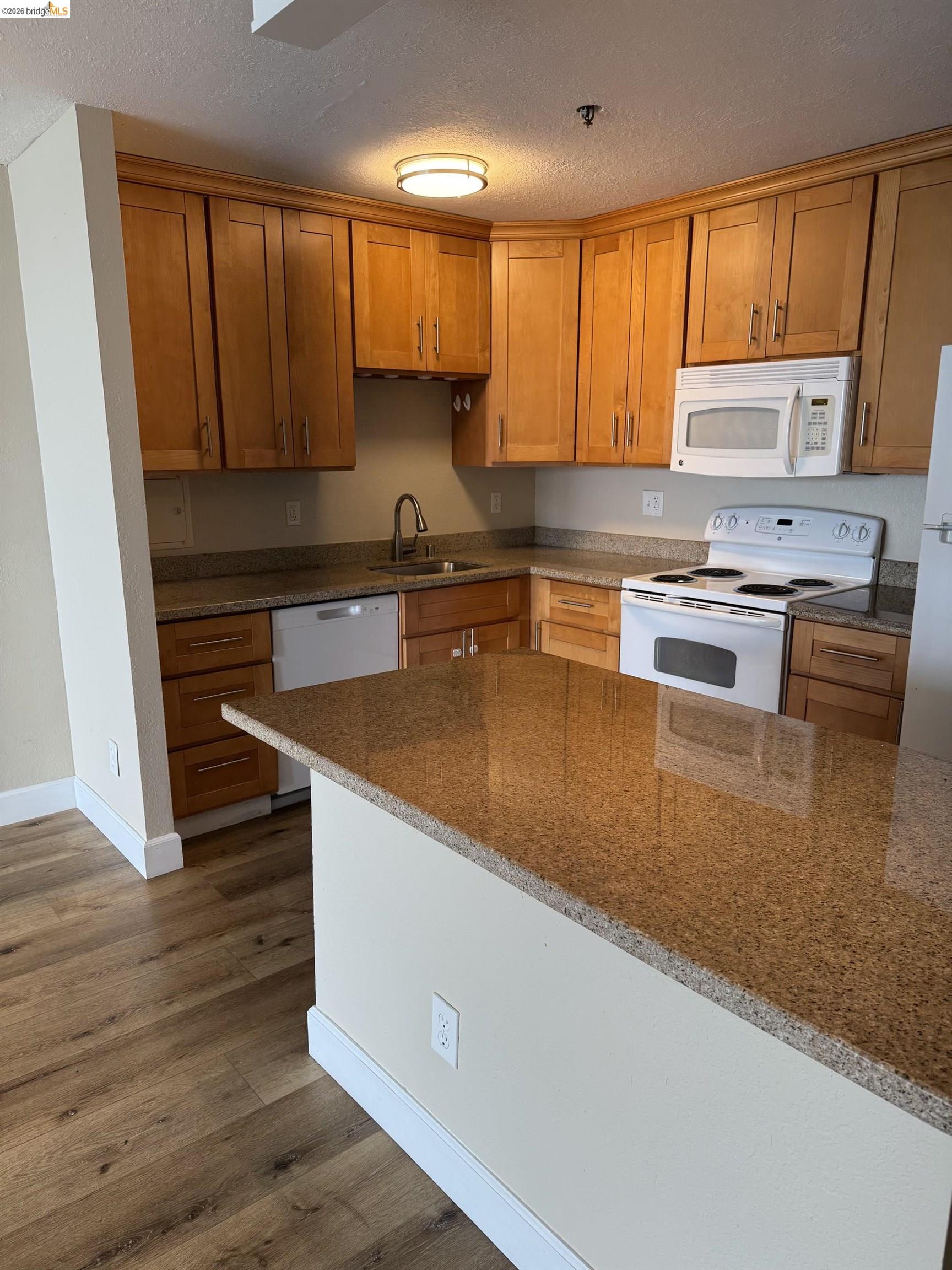 Photo #5: 41132051 Listing: Photo #5