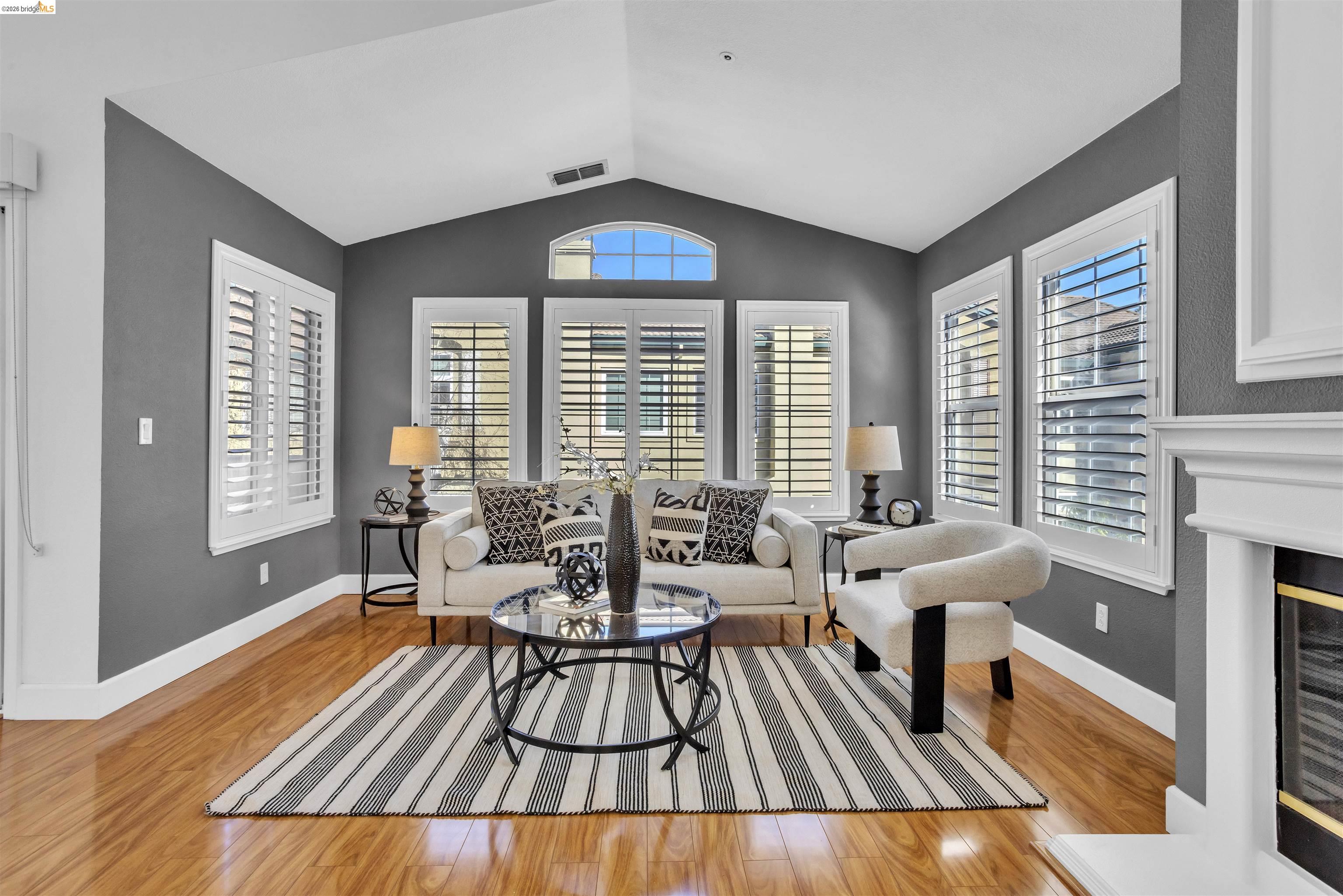 Photo #2: 41132085 Listing: Photo #2