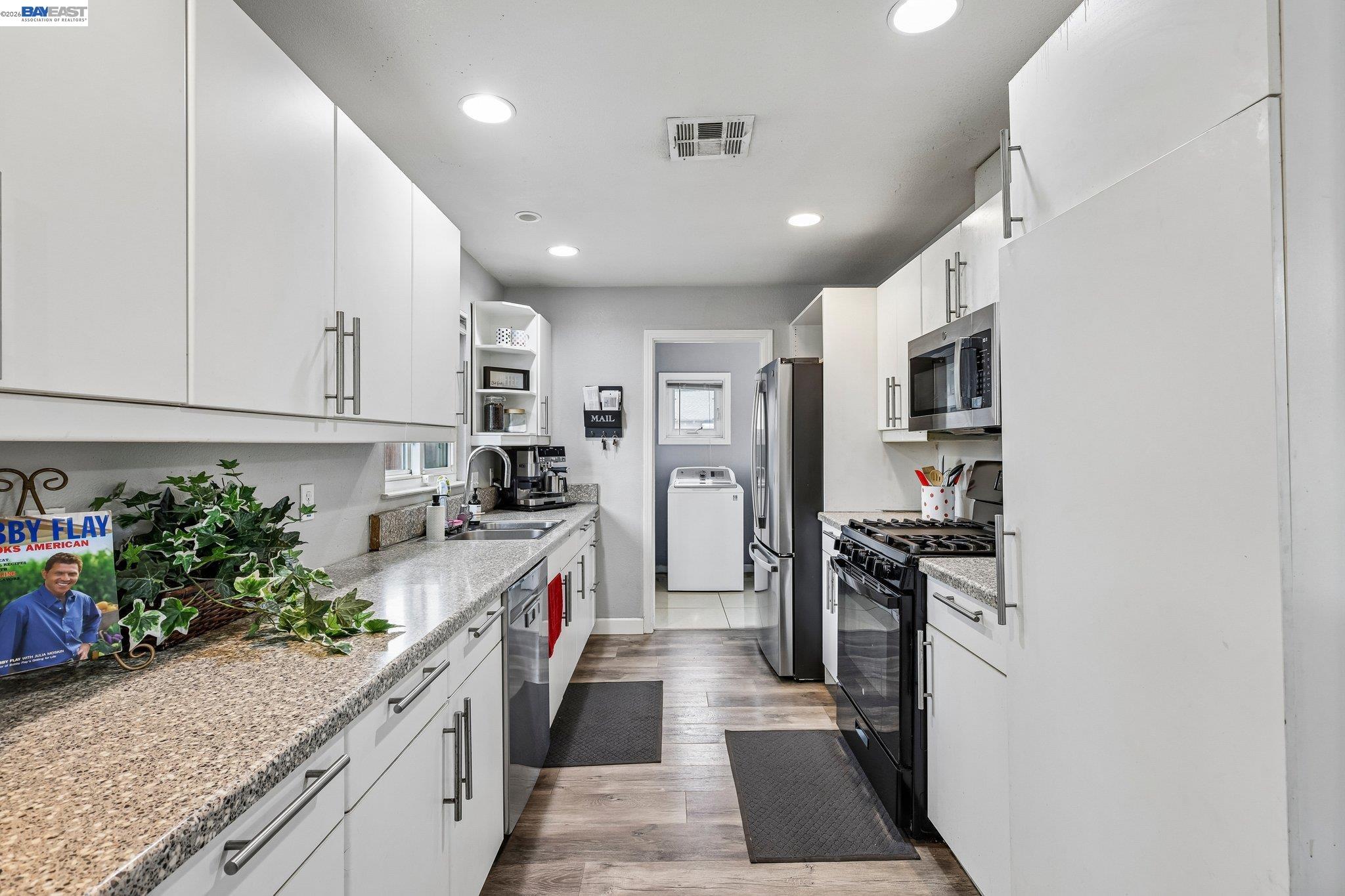 1225 W Beverly Pl, Tracy CA 95376 — photo 8