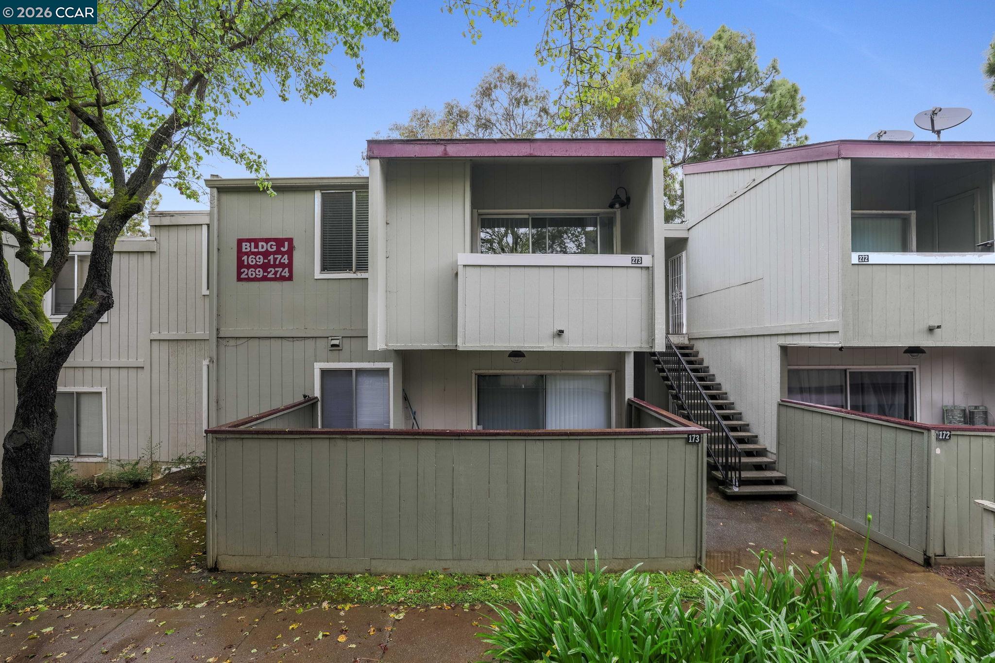 Front Image Thumbnail for CC41132141