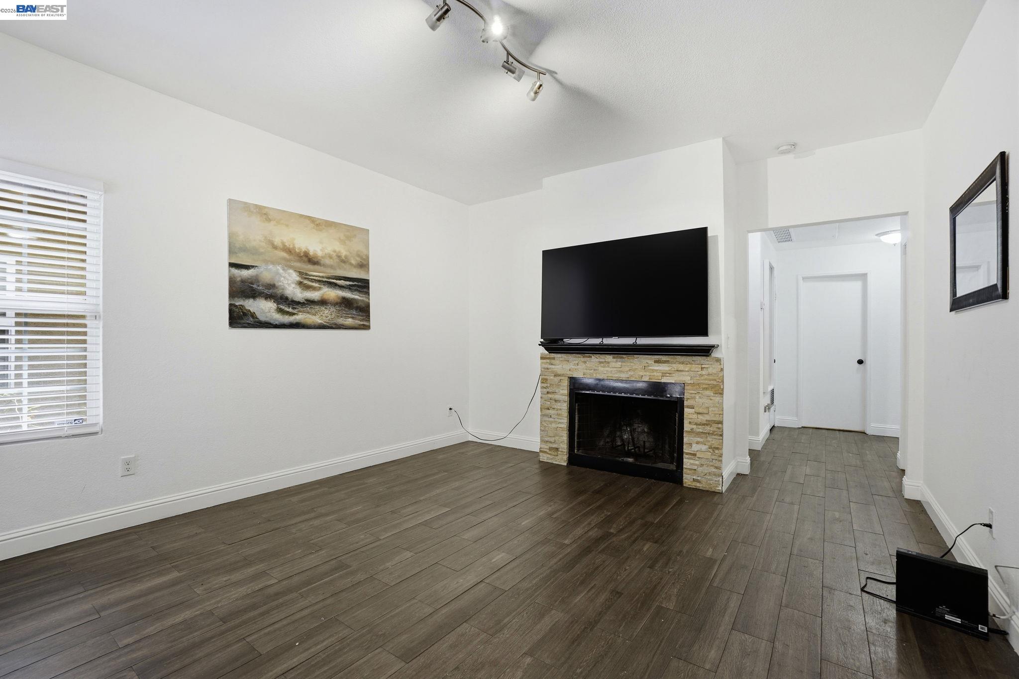 Photo #8: 41132148 Listing: Photo #8