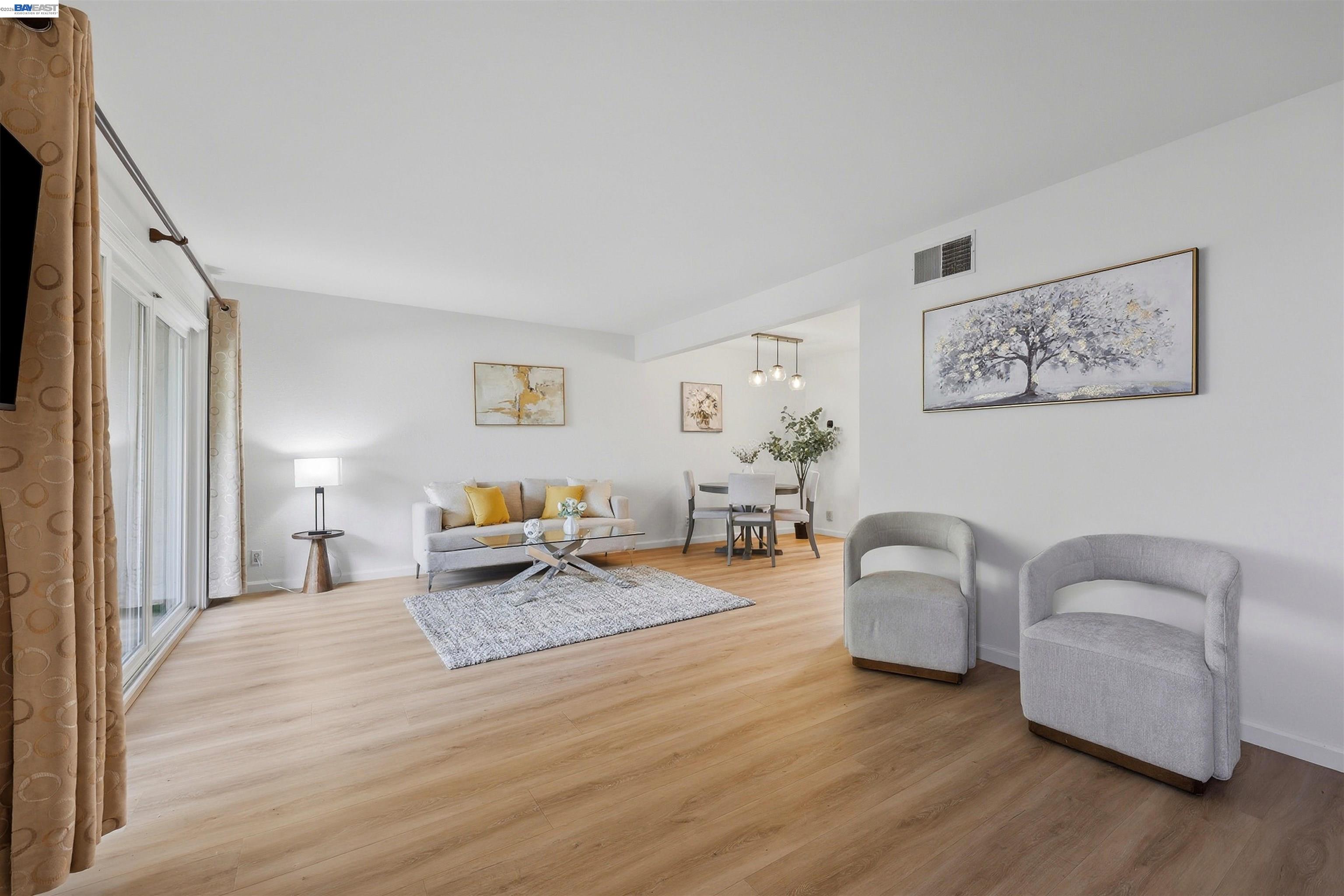 Photo #3: 41132176 Listing: Photo #3