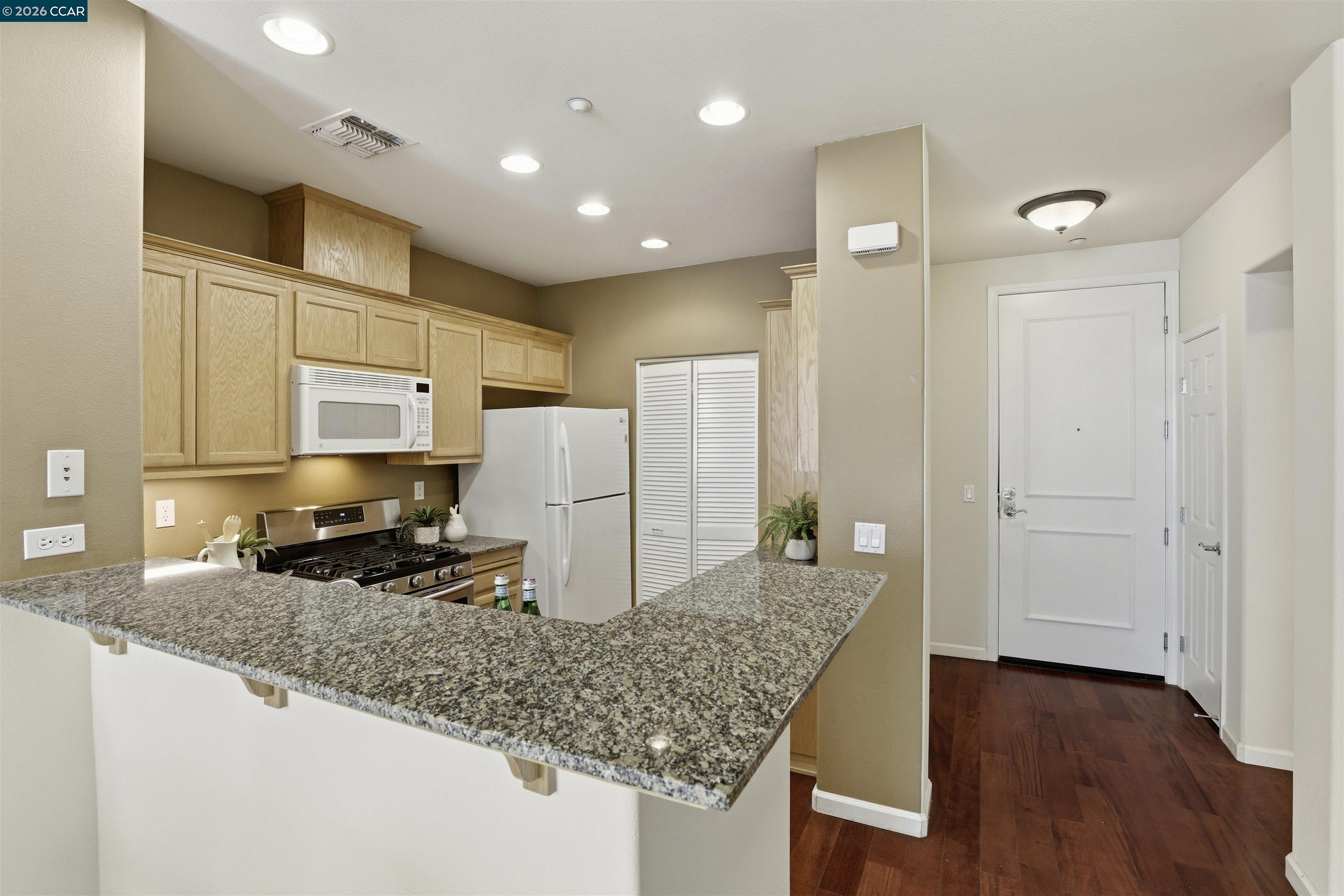 Photo #2: 41132182 Listing: Photo #2