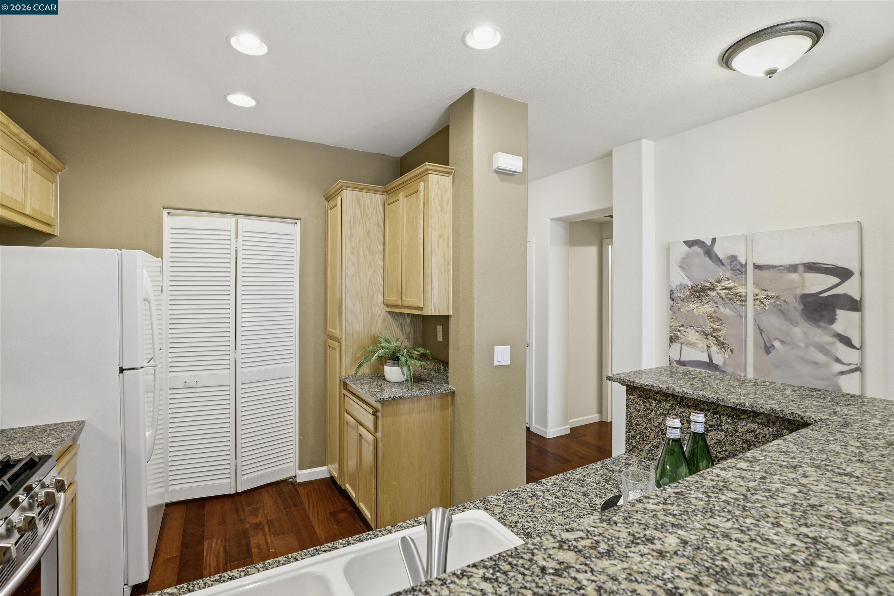 Photo #4: 41132182 Listing: Photo #4