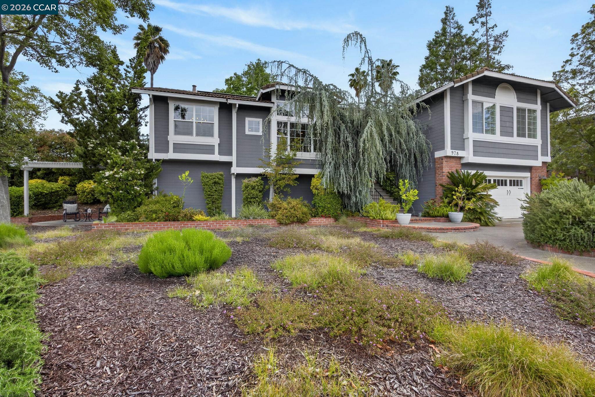 Front Image Thumbnail for CC41132195